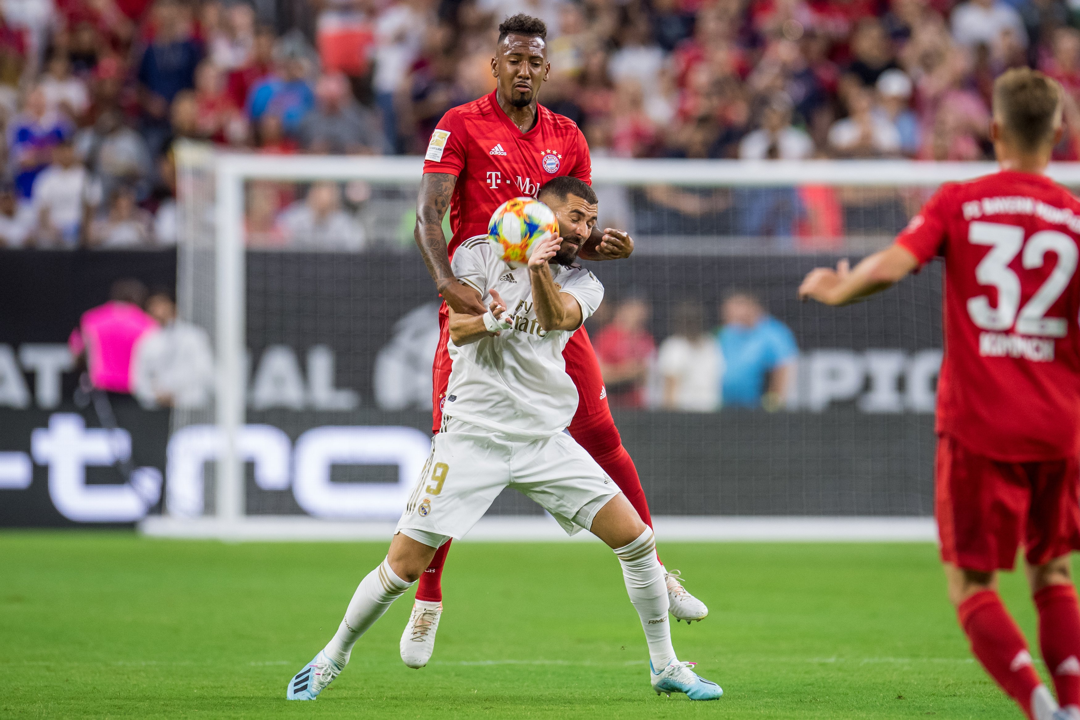 Jerome Boateng, agent lliure, ofert al Reial Madrid per les lesions de David Alaba i Militao