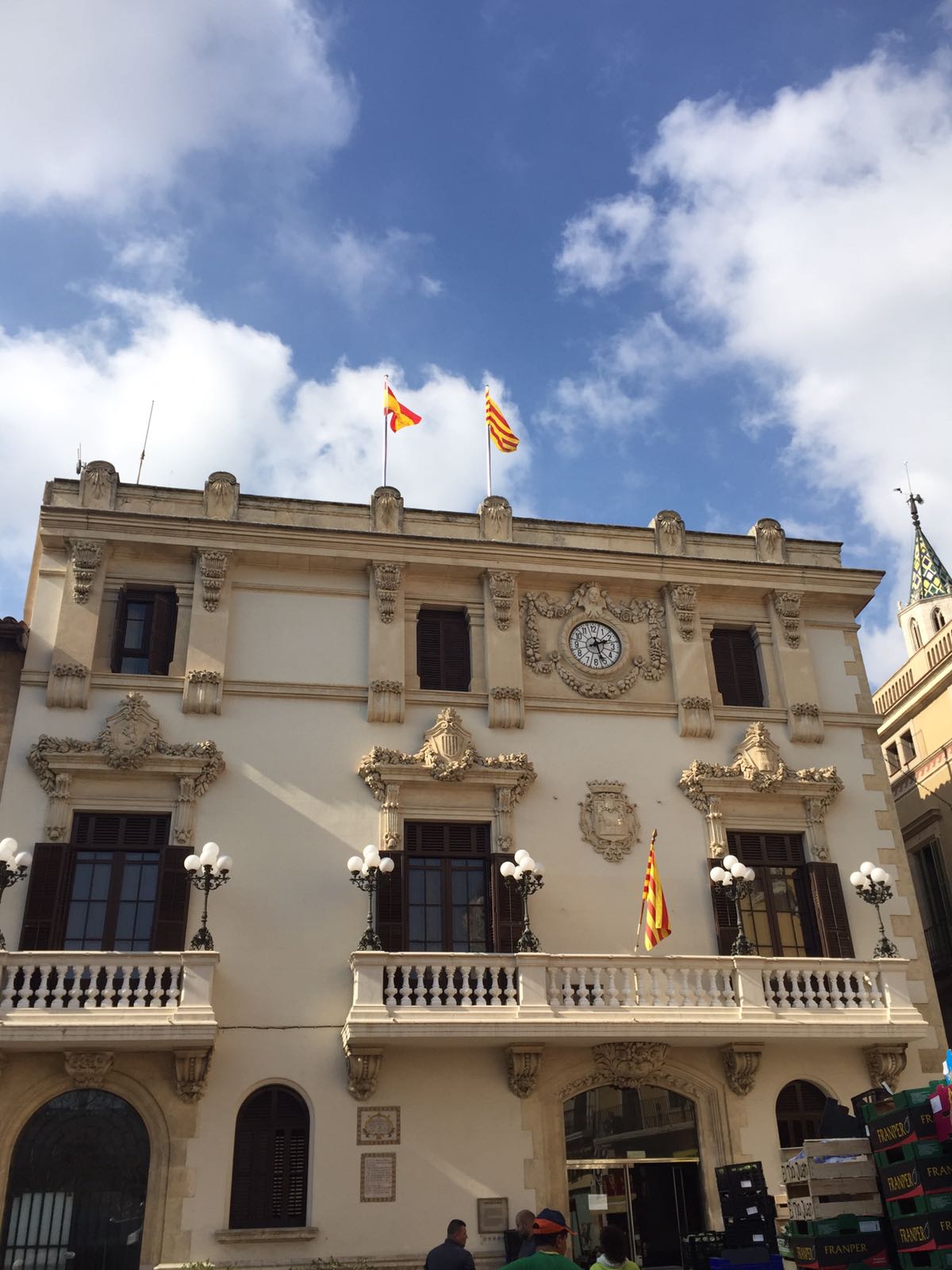 Vilafranca torna a hissar la bandera espanyola després de 20 anys