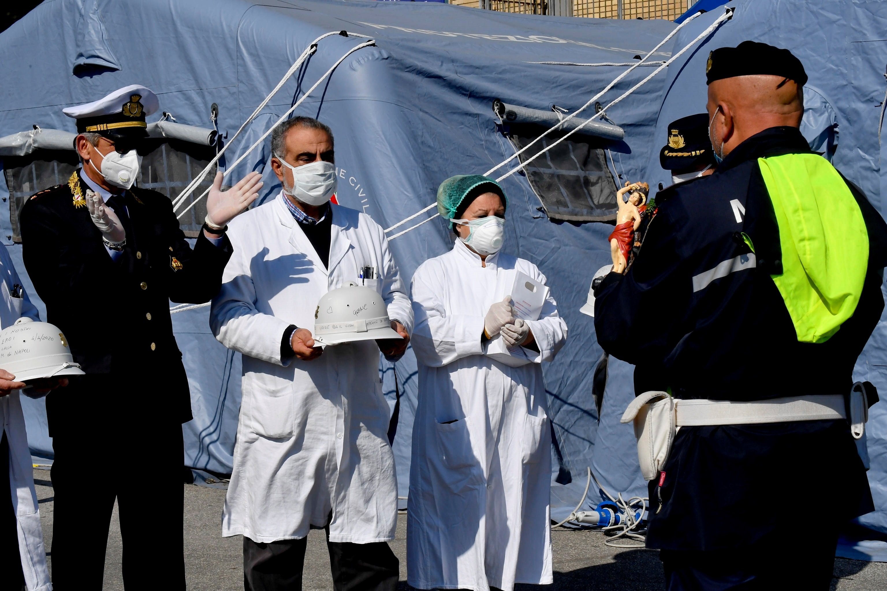 Italia registra más de 21.000 muertes y el menor número de infectados en un mes