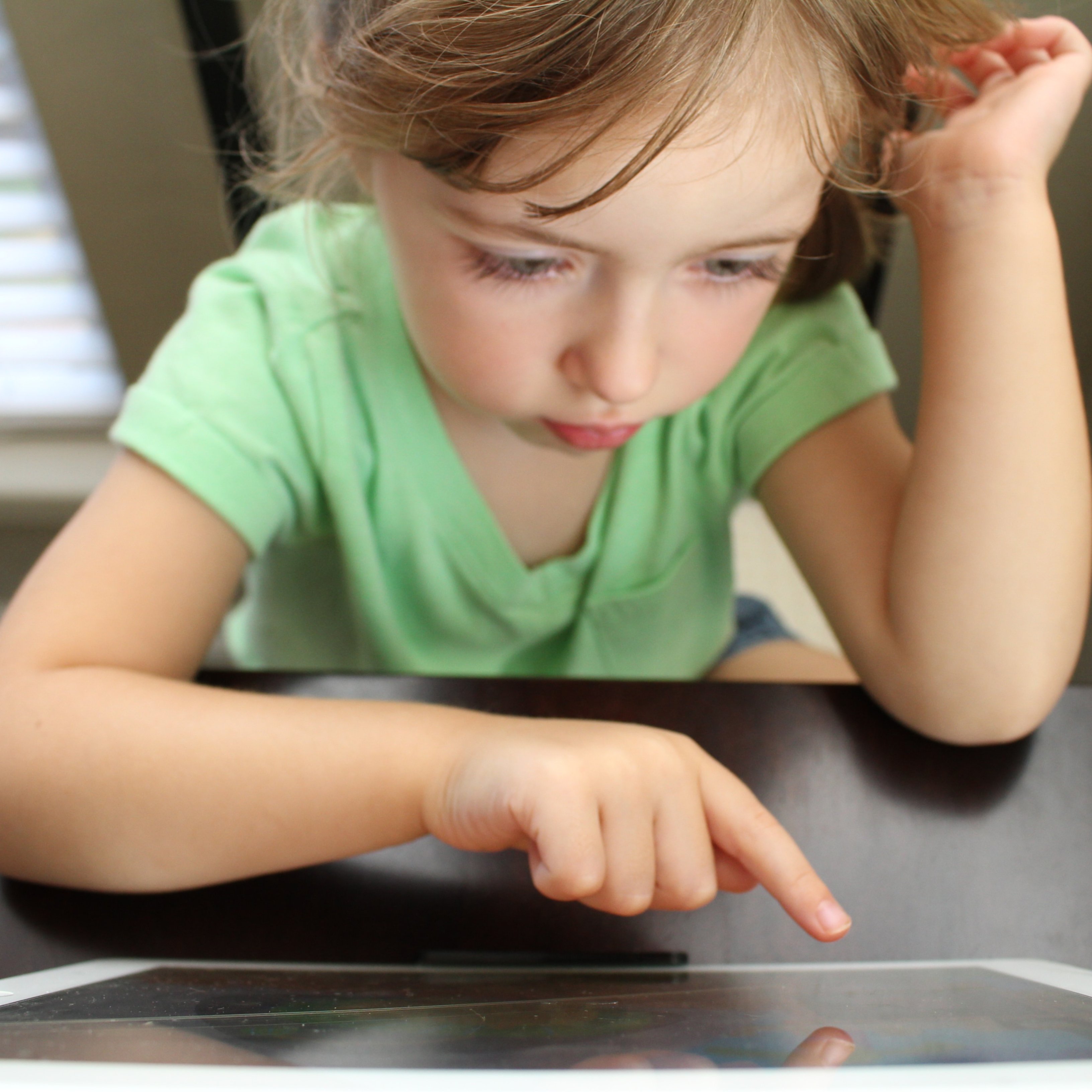 Consells per passar el confinament amb fills que pateixen TEA