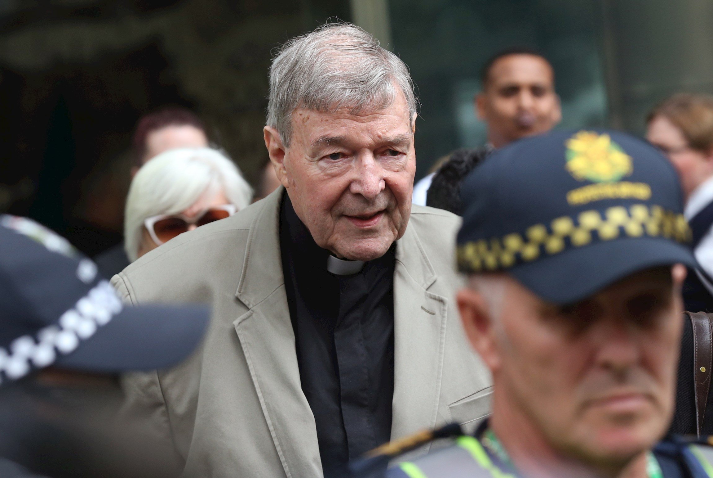Un cardenal australiano, en libertad tras revertirse su condena por pederastia