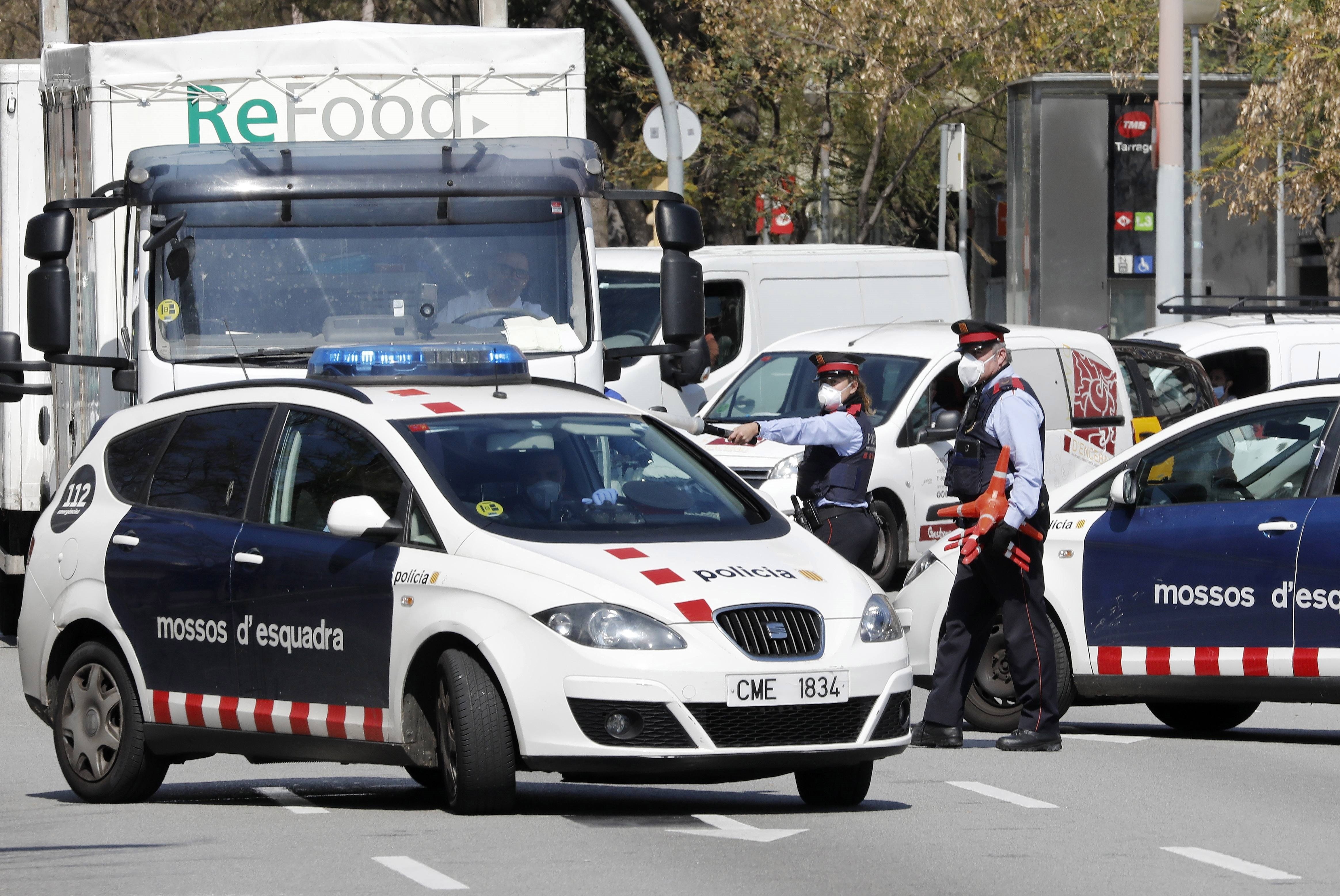 Mor un motorista en col·lidir contra una furgoneta a l'Eixample