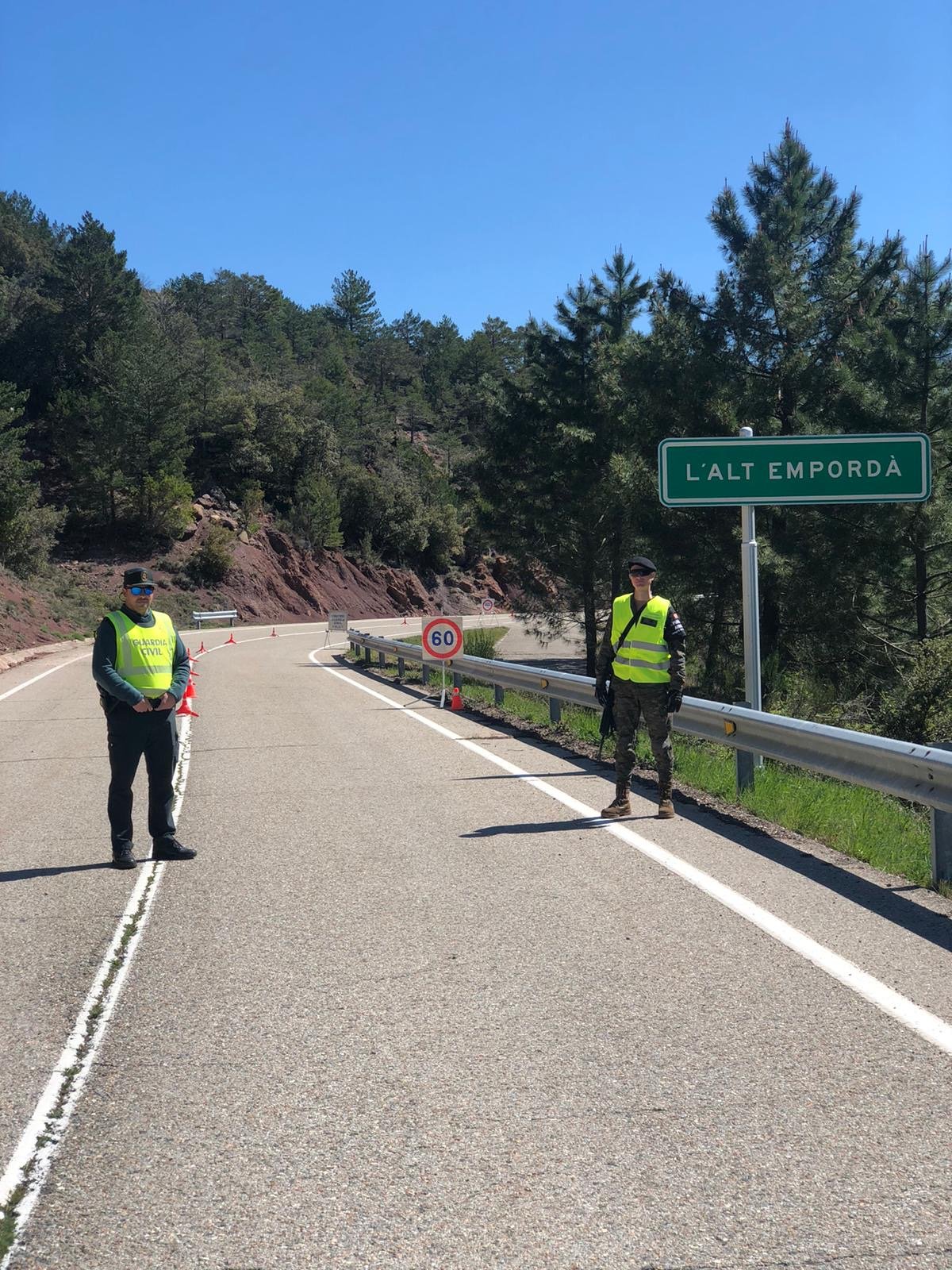 Coronavirus | Militares españoles controlan los pasos fronterizos en el Empordà