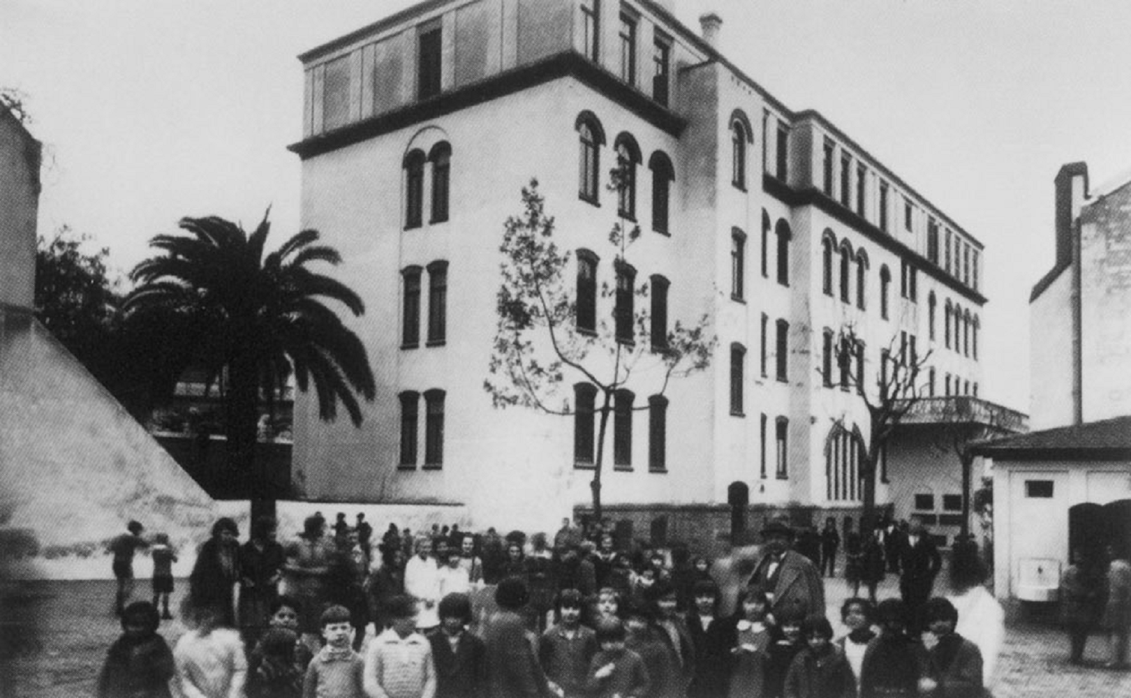 Los nazis ejecutan a Bonhoeffer, vicario de la Iglesia luterana de Barcelona