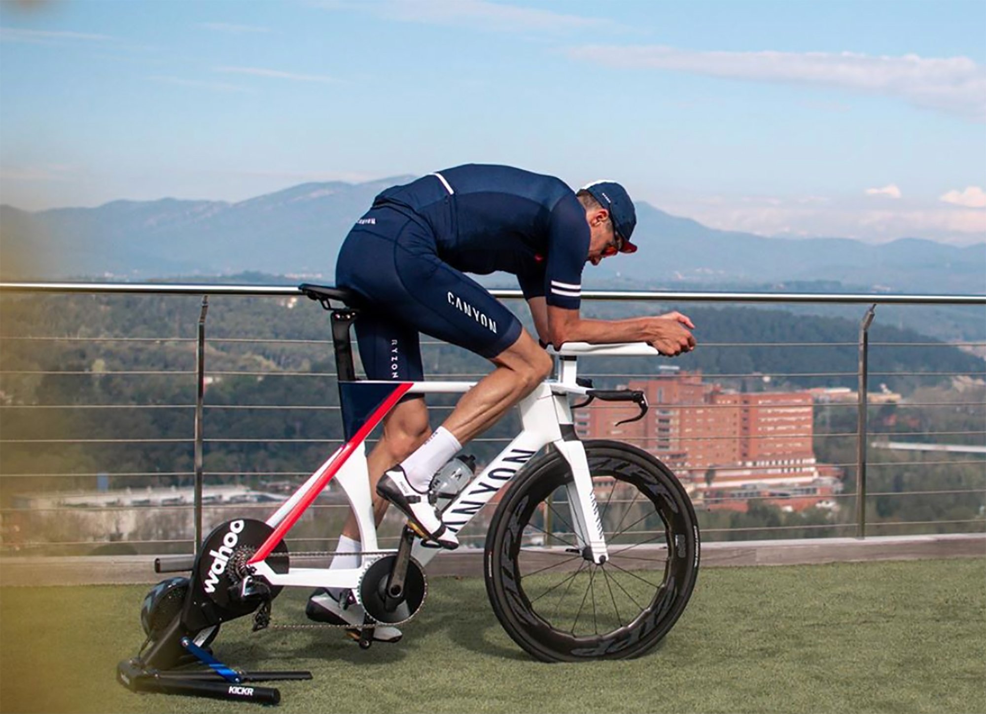 Un famoso triatleta alemán recauda 200.500 euros para los hospitales de Girona