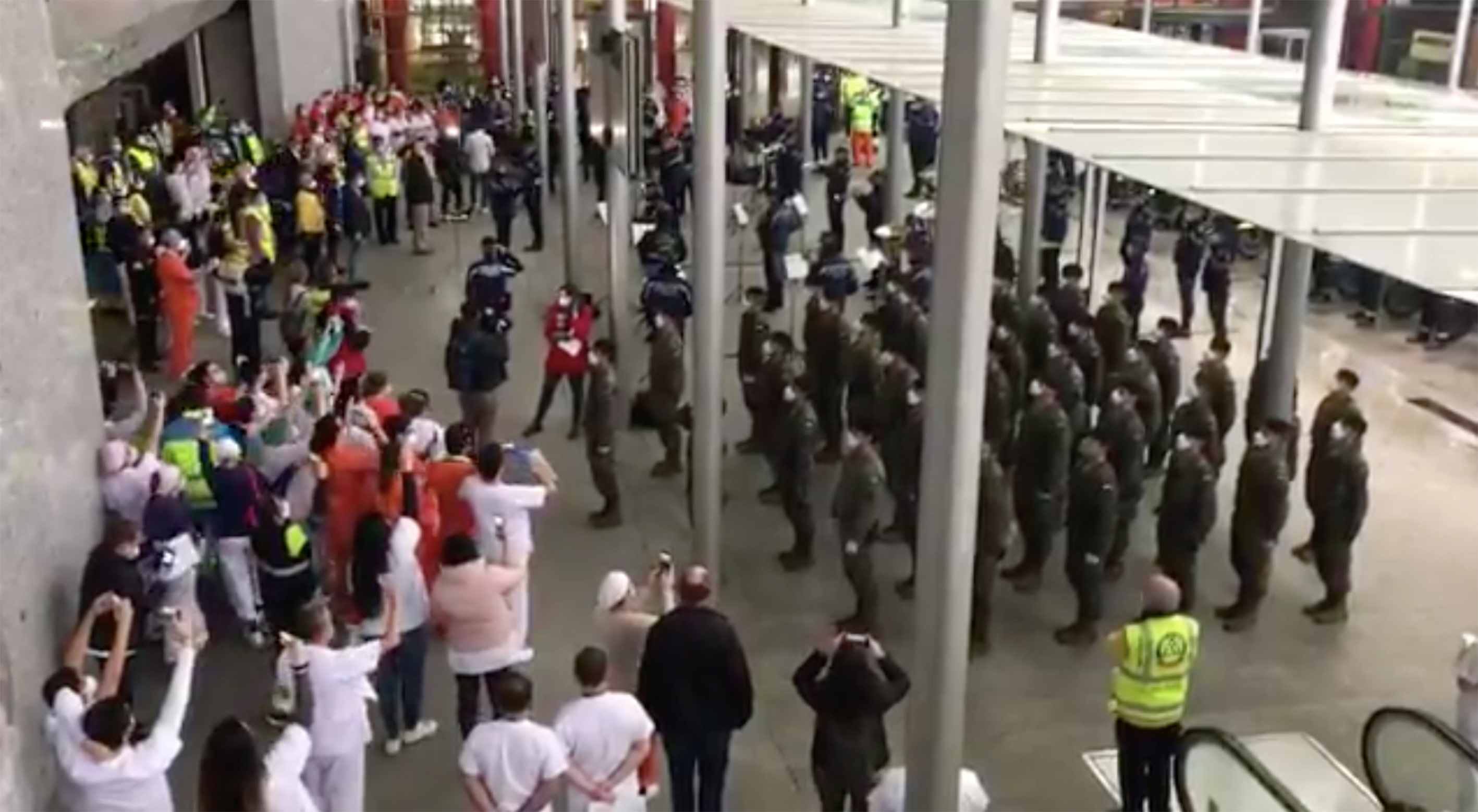 VÍDEO | Fan sonar l'himne d'Espanya a Ifema en plena crisi pel coronavirus