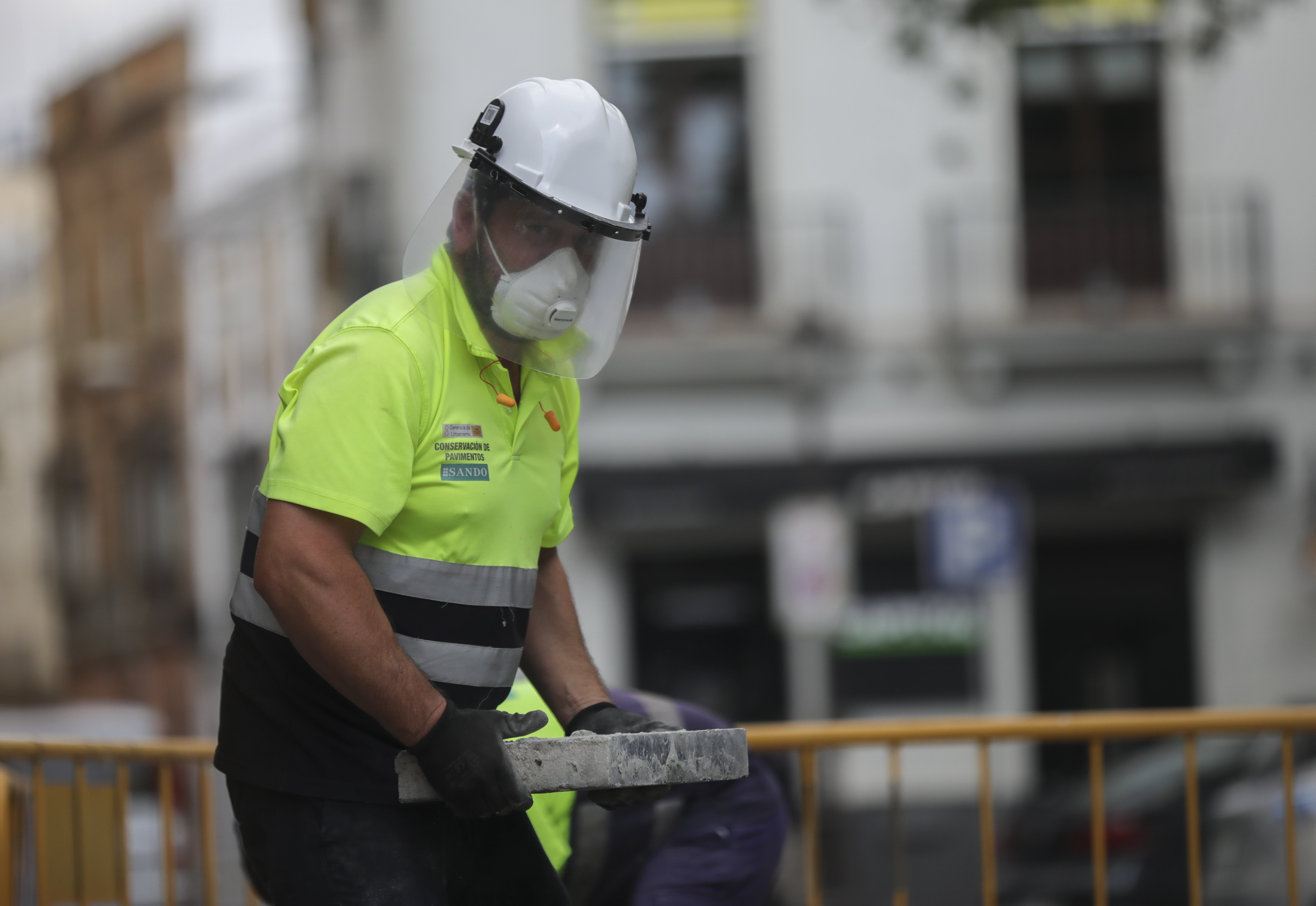 Unos 80.000 trabajadores catalanes afectados por ERTE aún no han cobrado el paro