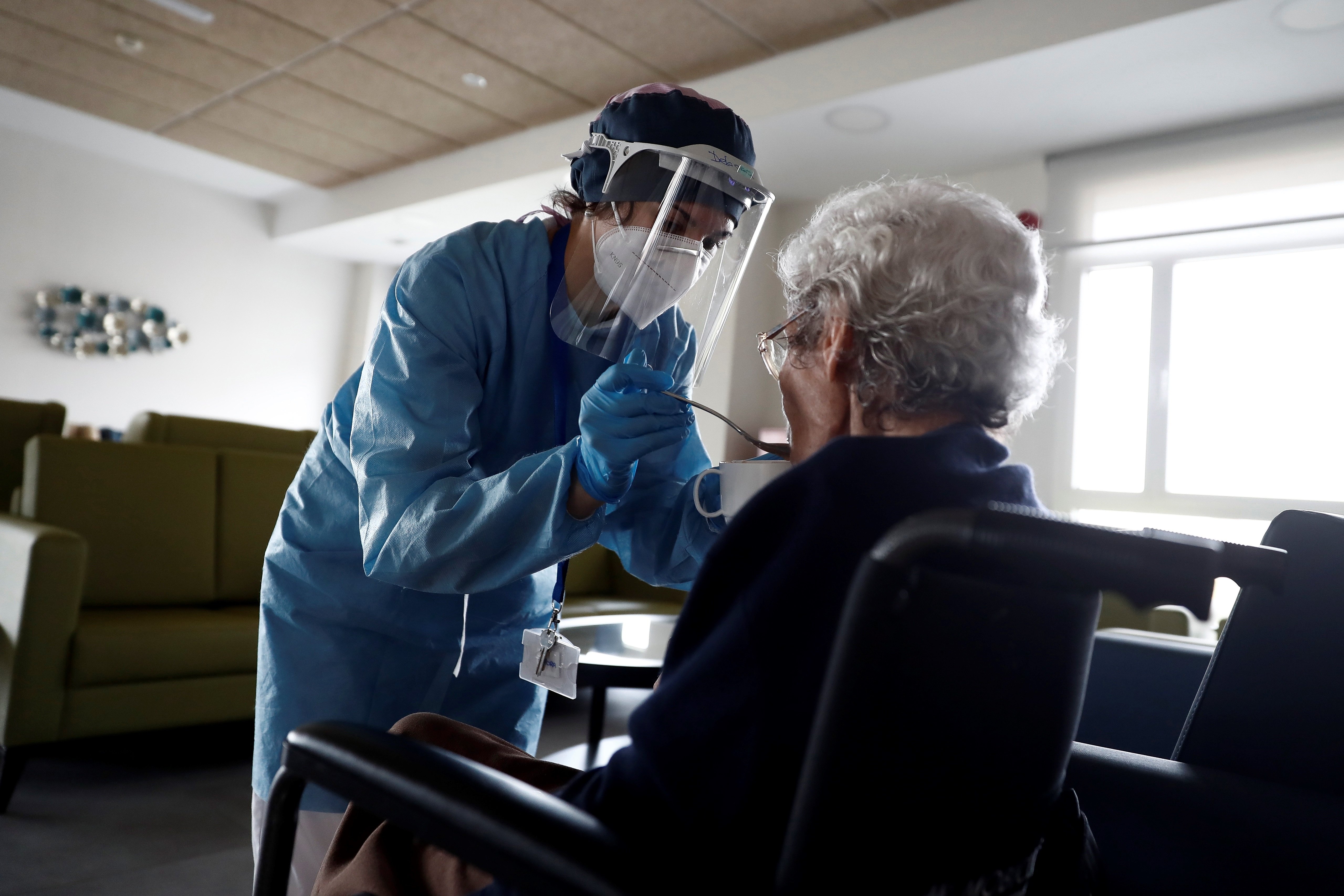 ¿Quién es más responsable por la Covid en las residencias de mayores?