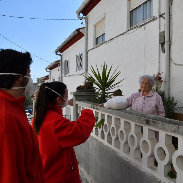 Coronavirus | Aliança de La Caixa i Creu Roja per ajudar gent gran