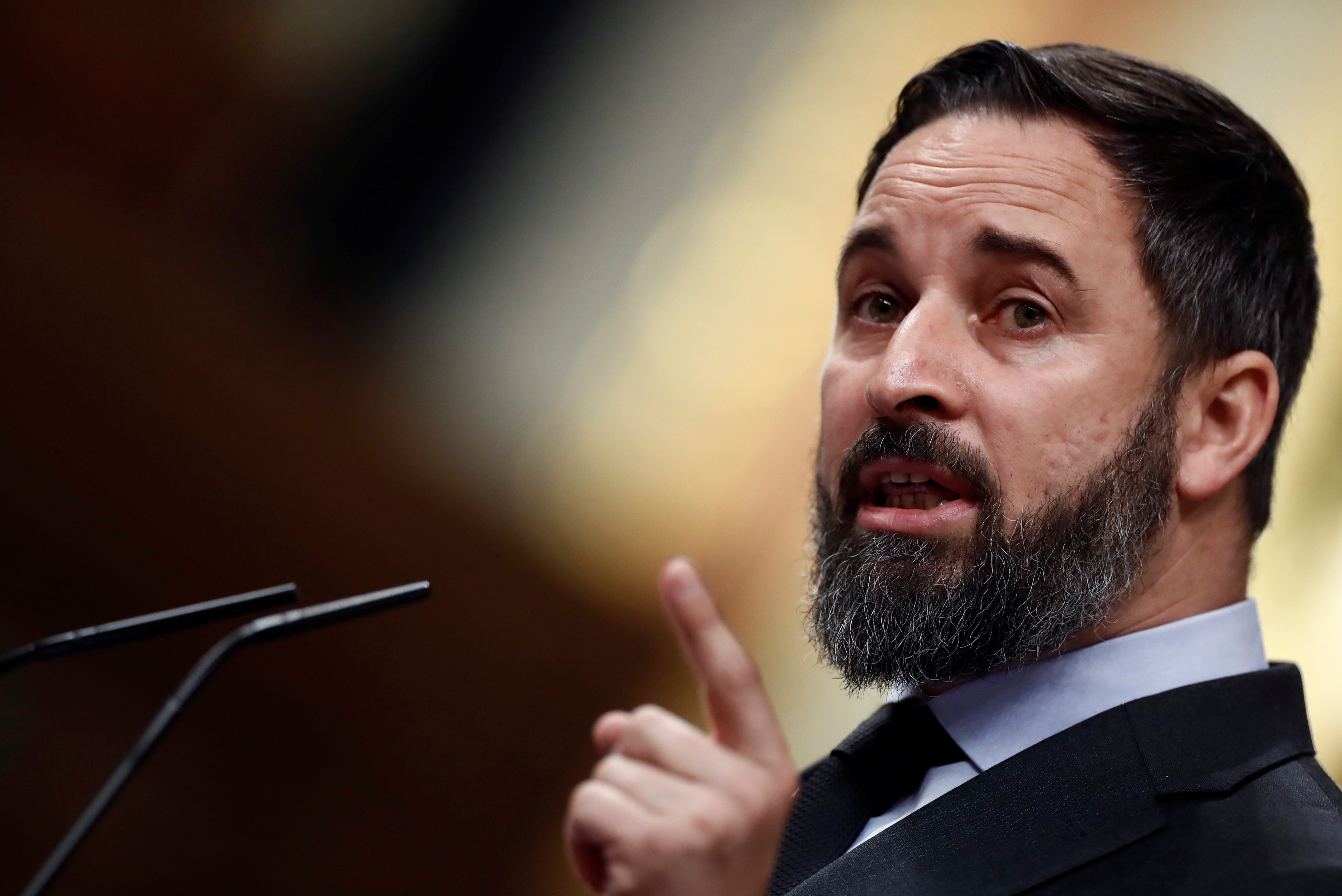 Abascal amenaza a Sánchez con una moción de censura