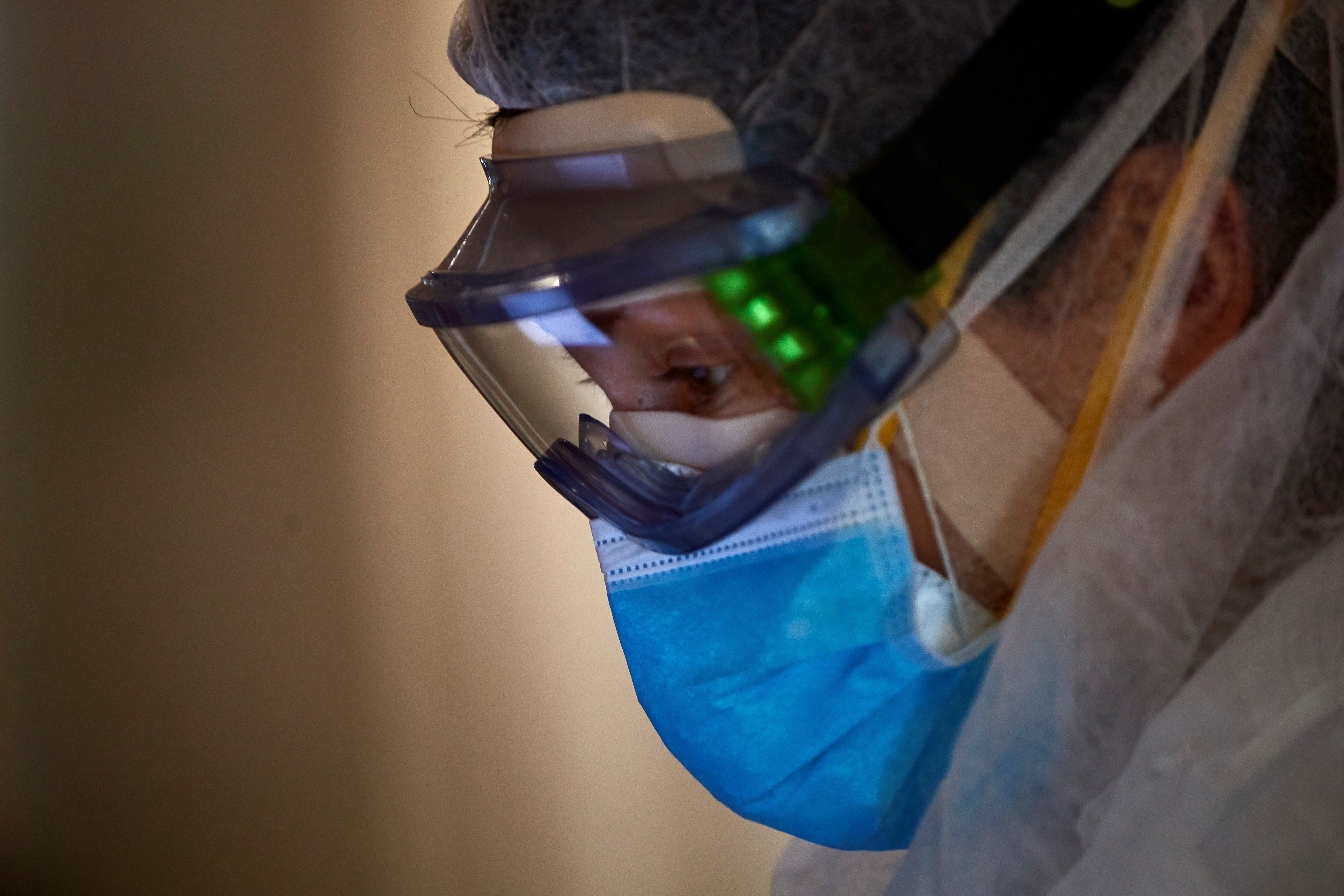 Coronavirus | Más de 1.000 sanitarios aislados por utilizar máscaras defectuosas
