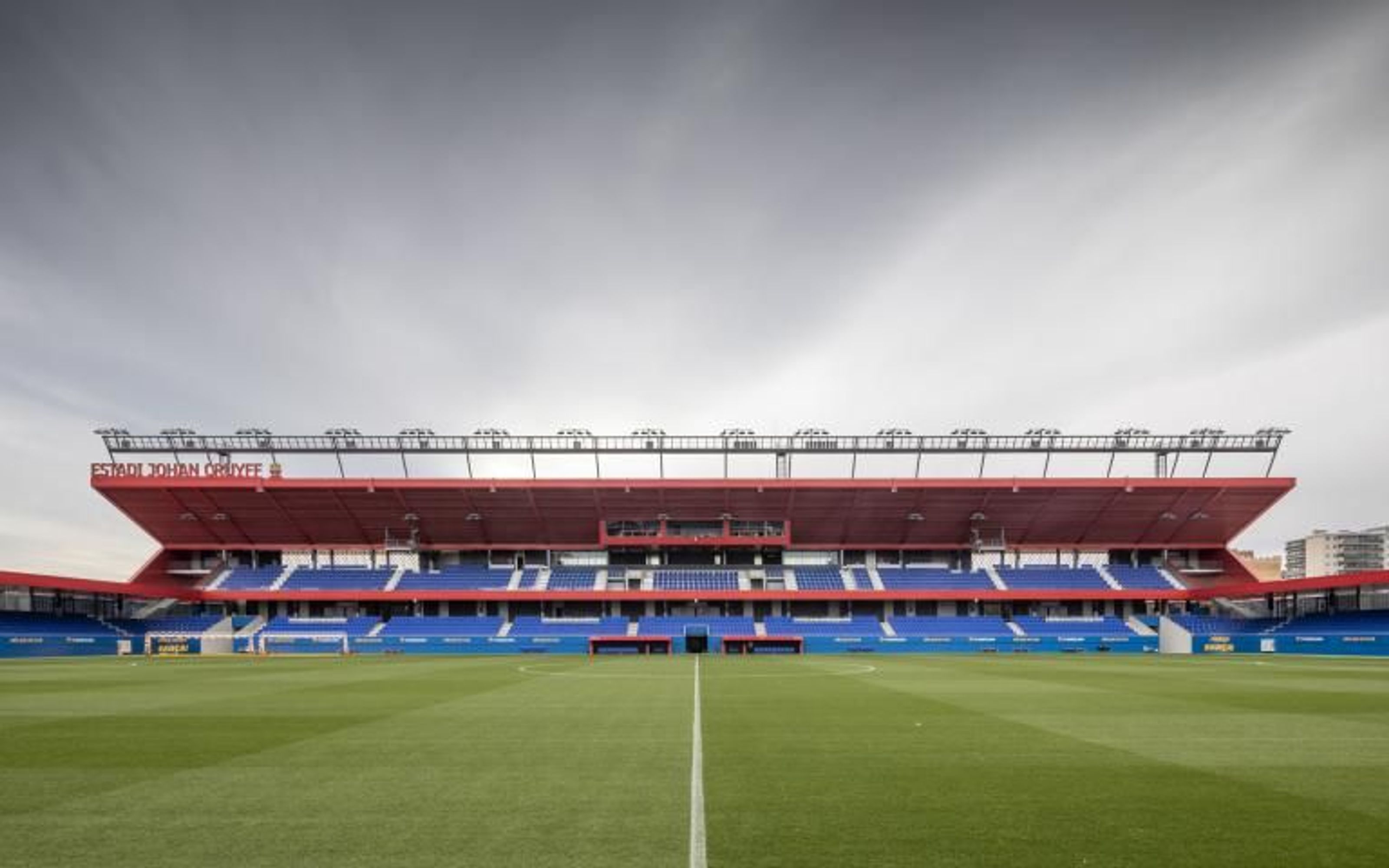 El Barça podria canviar d'estadi pel coronavirus: del Camp Nou al Johan Cruyff