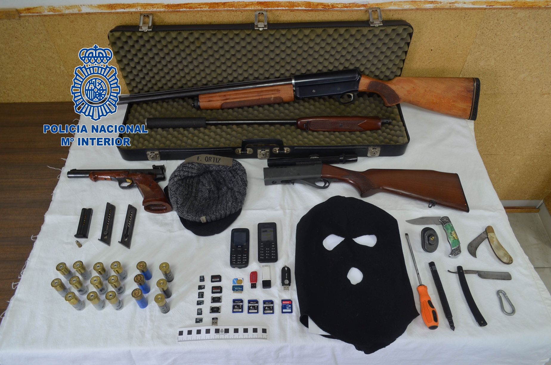 La policía española intercepta en la Jonquera un turismo cargado de armas