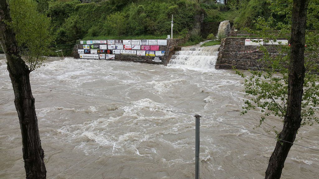 Las intensas lluvias hacen aumentar el caudal de los ríos del Pirineo Occidental