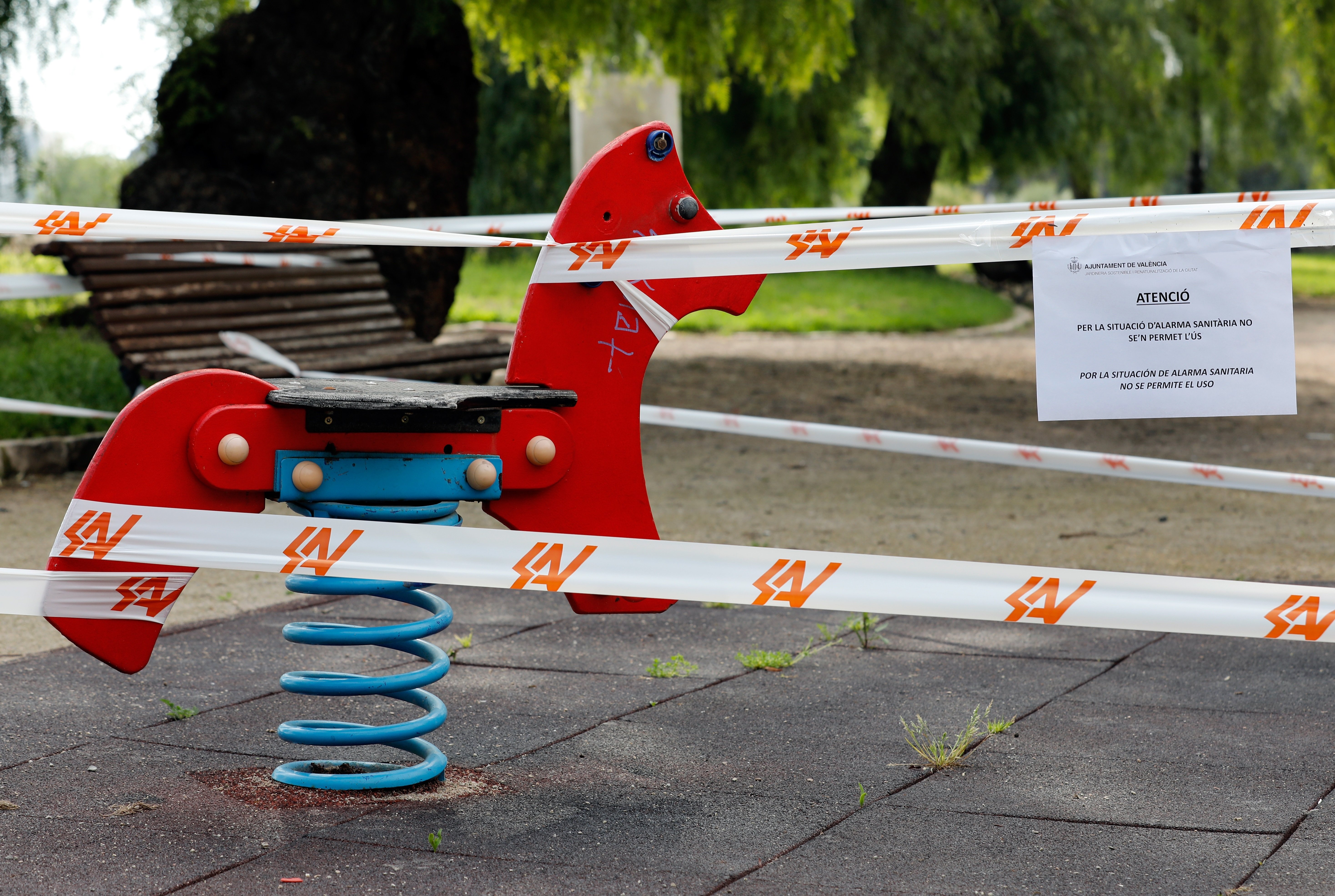 Barcelona reabrirá este viernes los parques infantiles