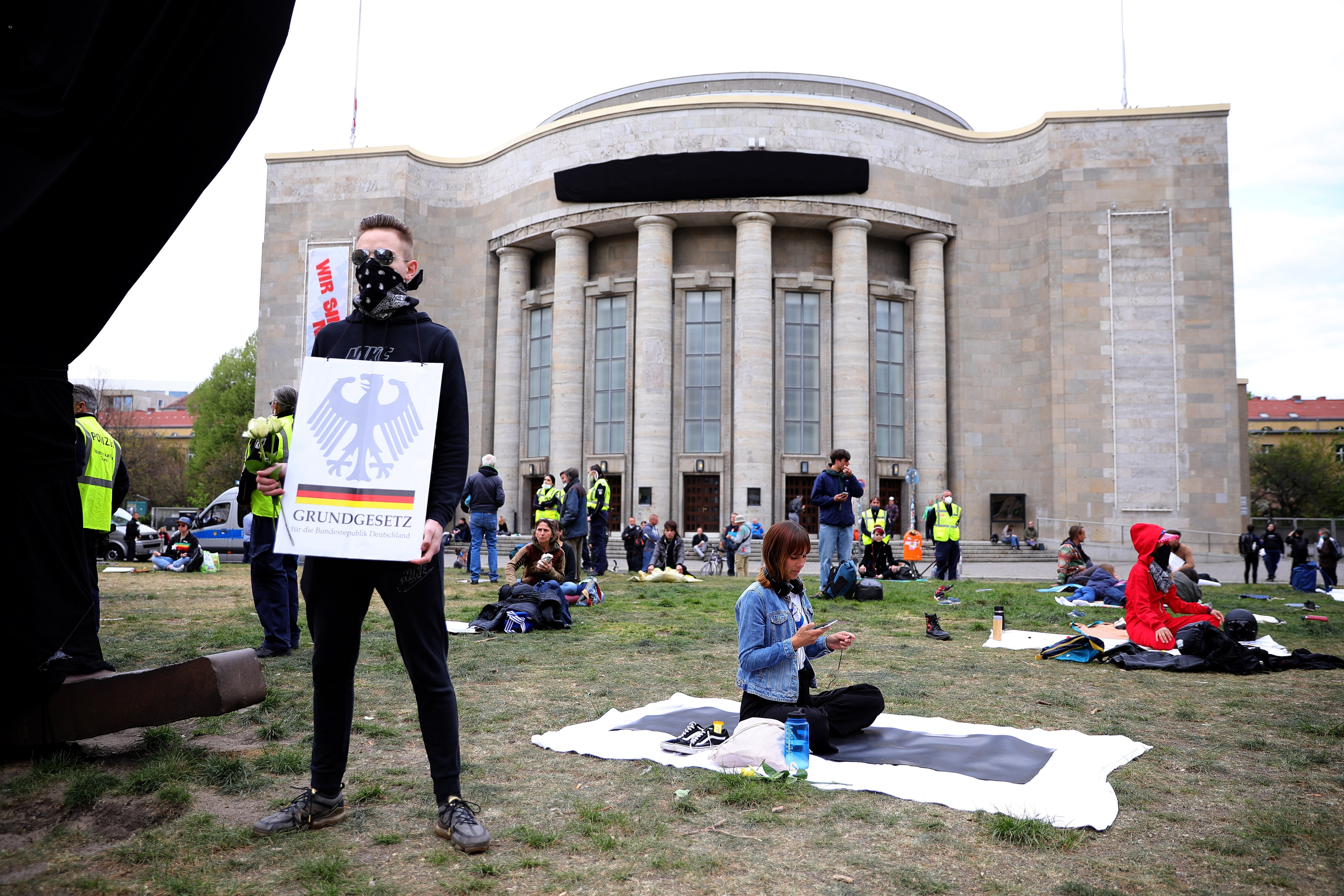 Creixen les protestes a Alemanya contra les restriccions per coronavirus