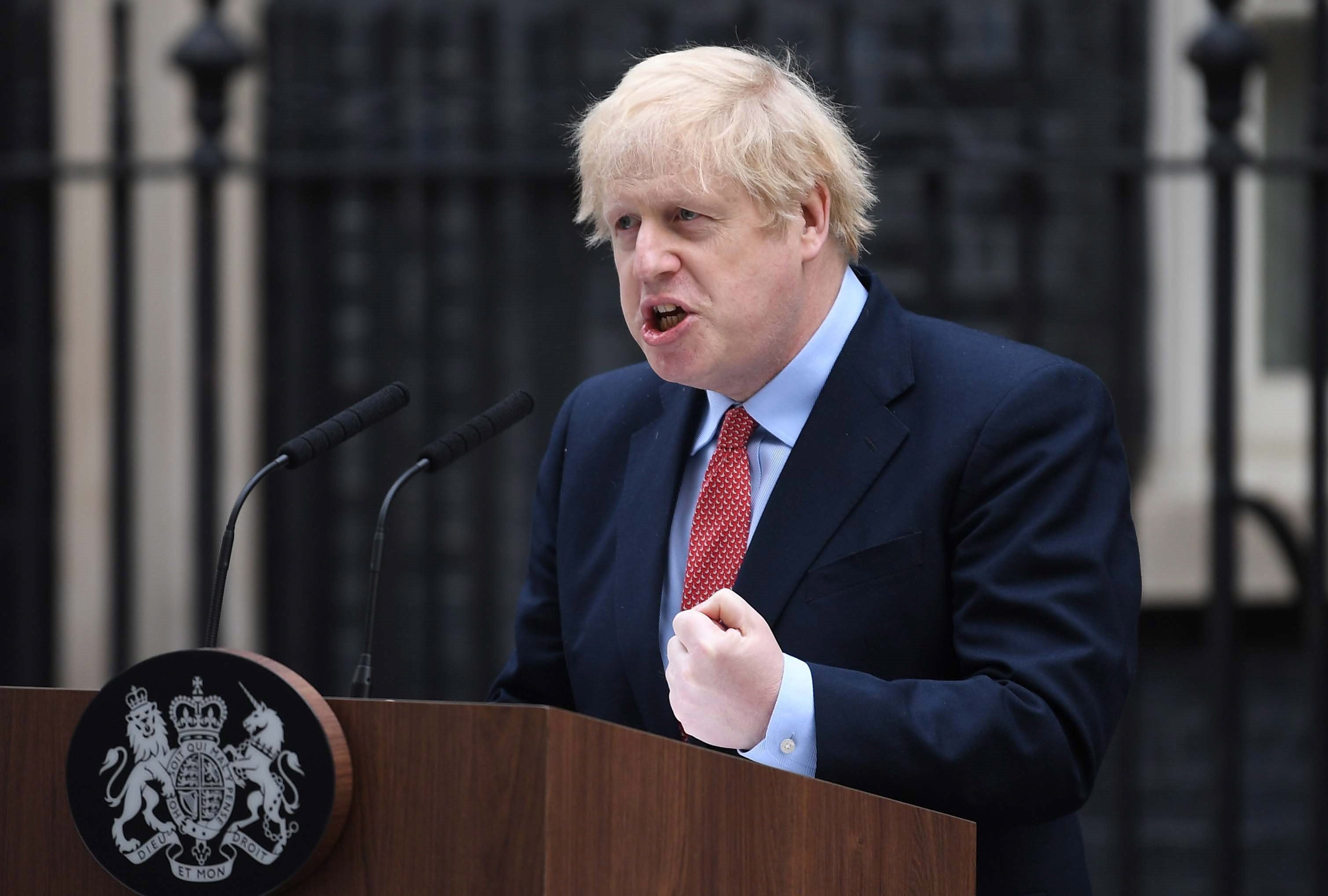 Johnson anuncia que els comerços i les escoles d'Anglaterra reobriran al juny