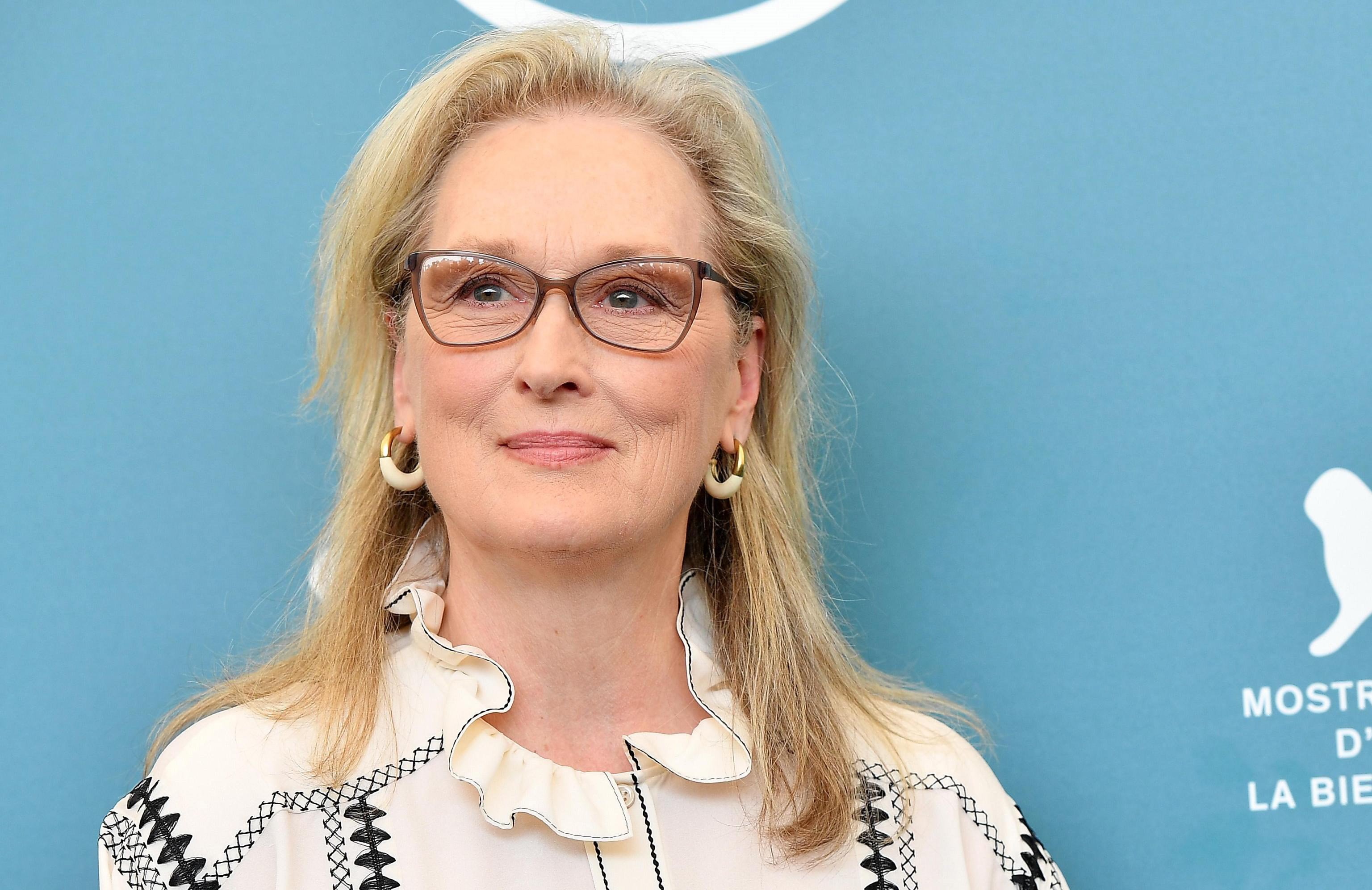 Meryl Streep canta en bata y prepara cócteles en el homenaje virtual a Sondheim
