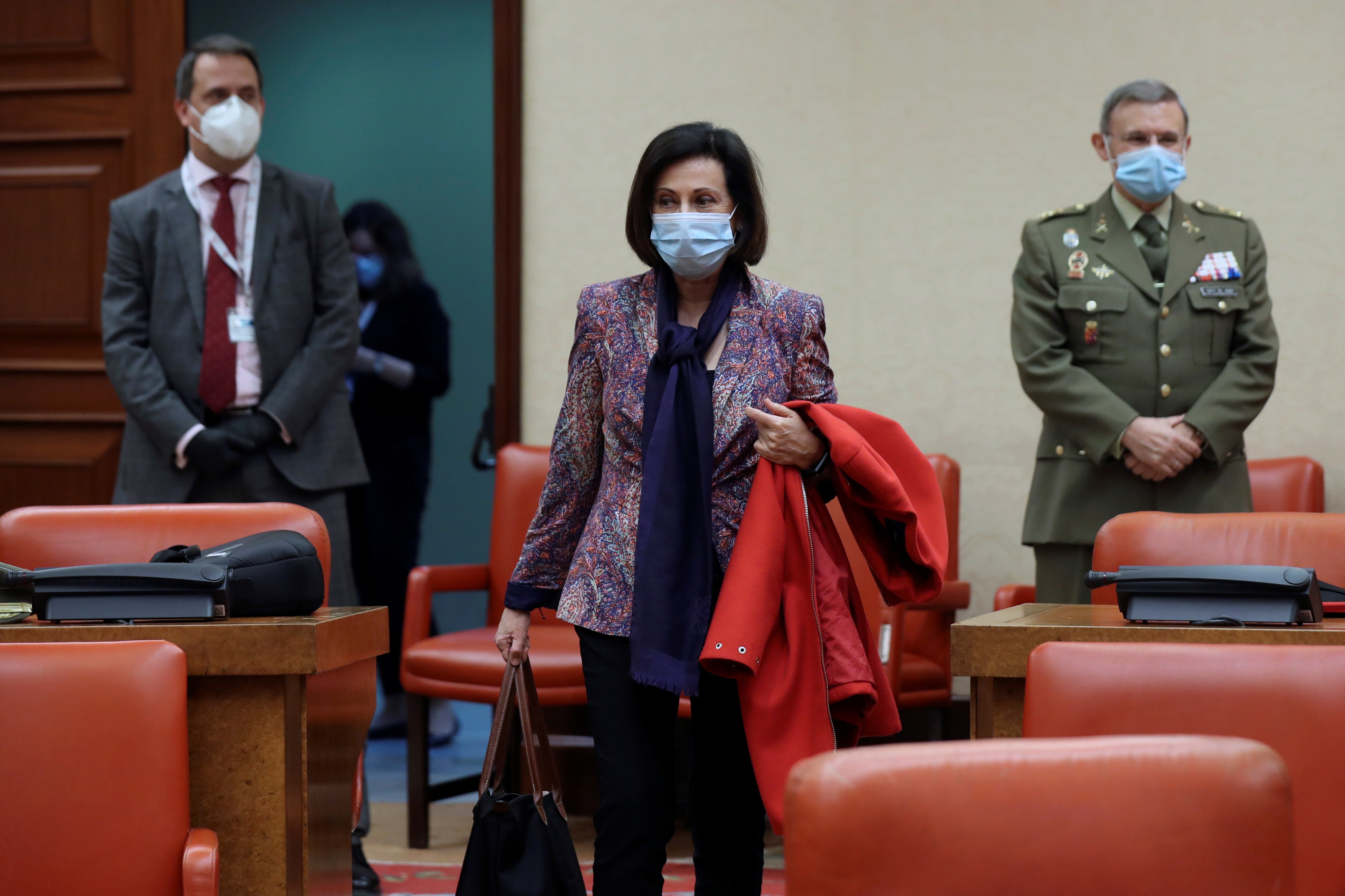 El metge del Congrés envia una diputada a casa però la comissió segueix