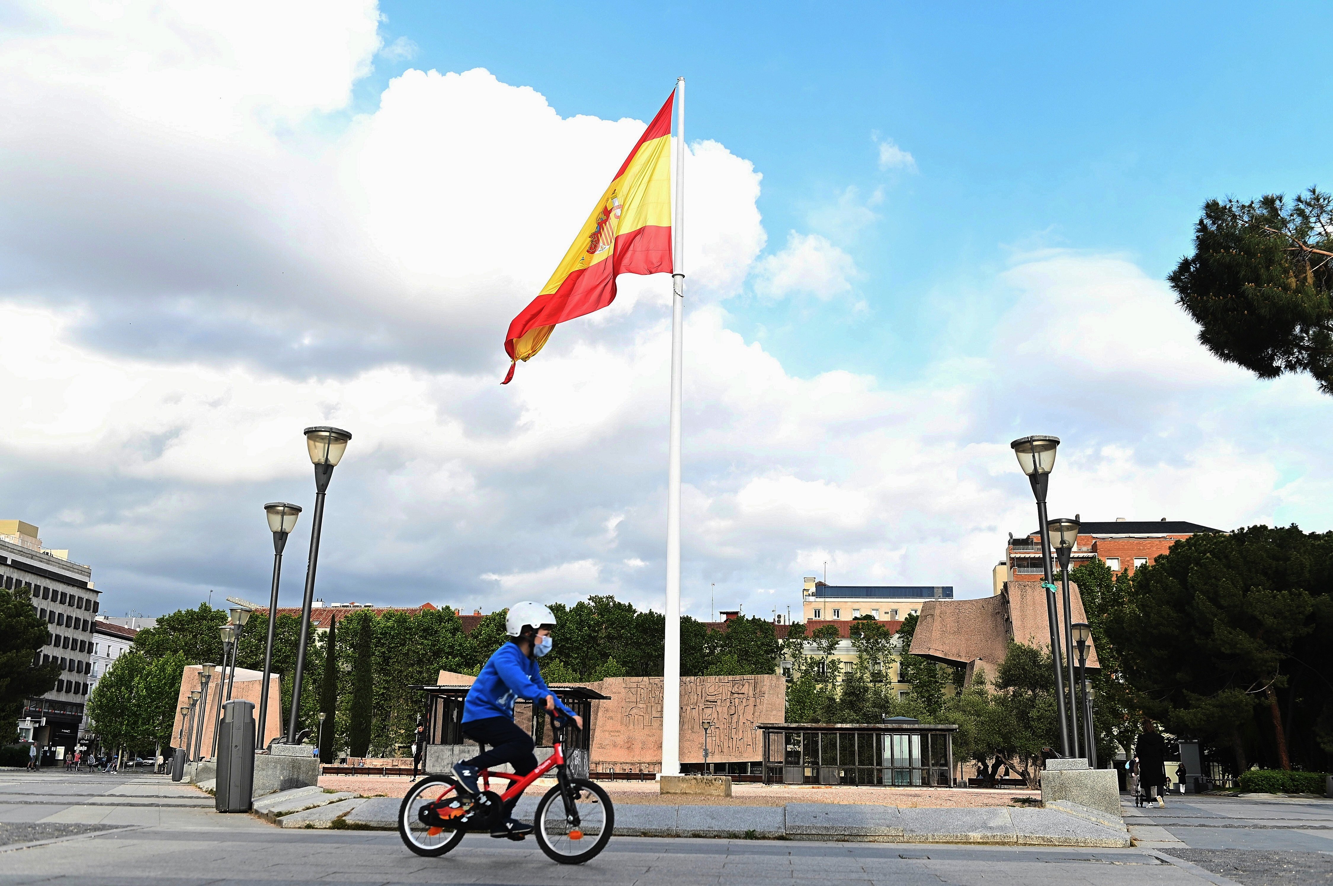 El avance de letalidad en España, en las cotas más bajas: 301 muertos en 24 h