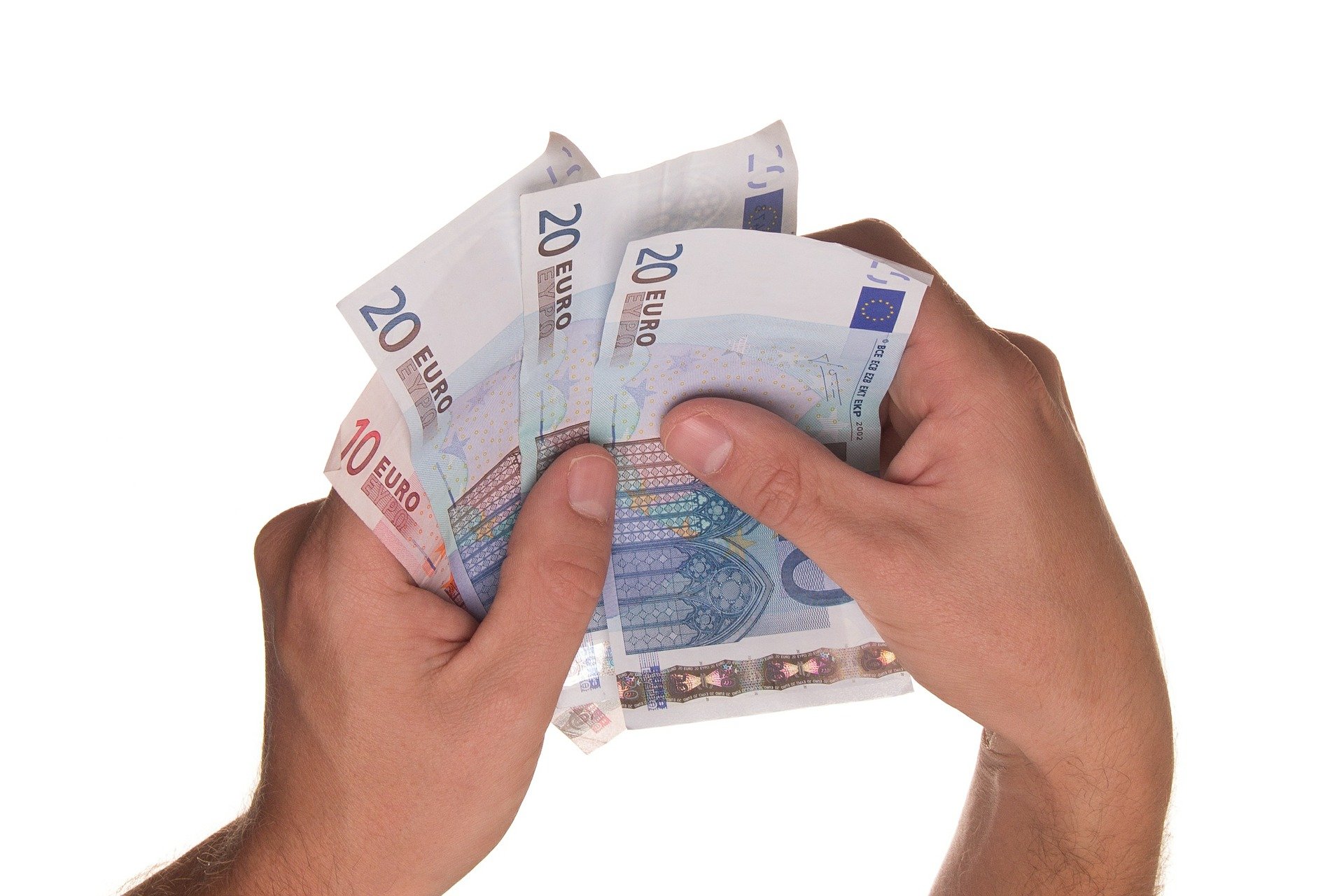 El gasto con tarjeta cae un 49% con el descenso del consumo, sube el efectivo
