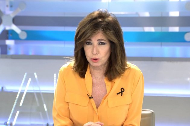 ana rocía lazo negro