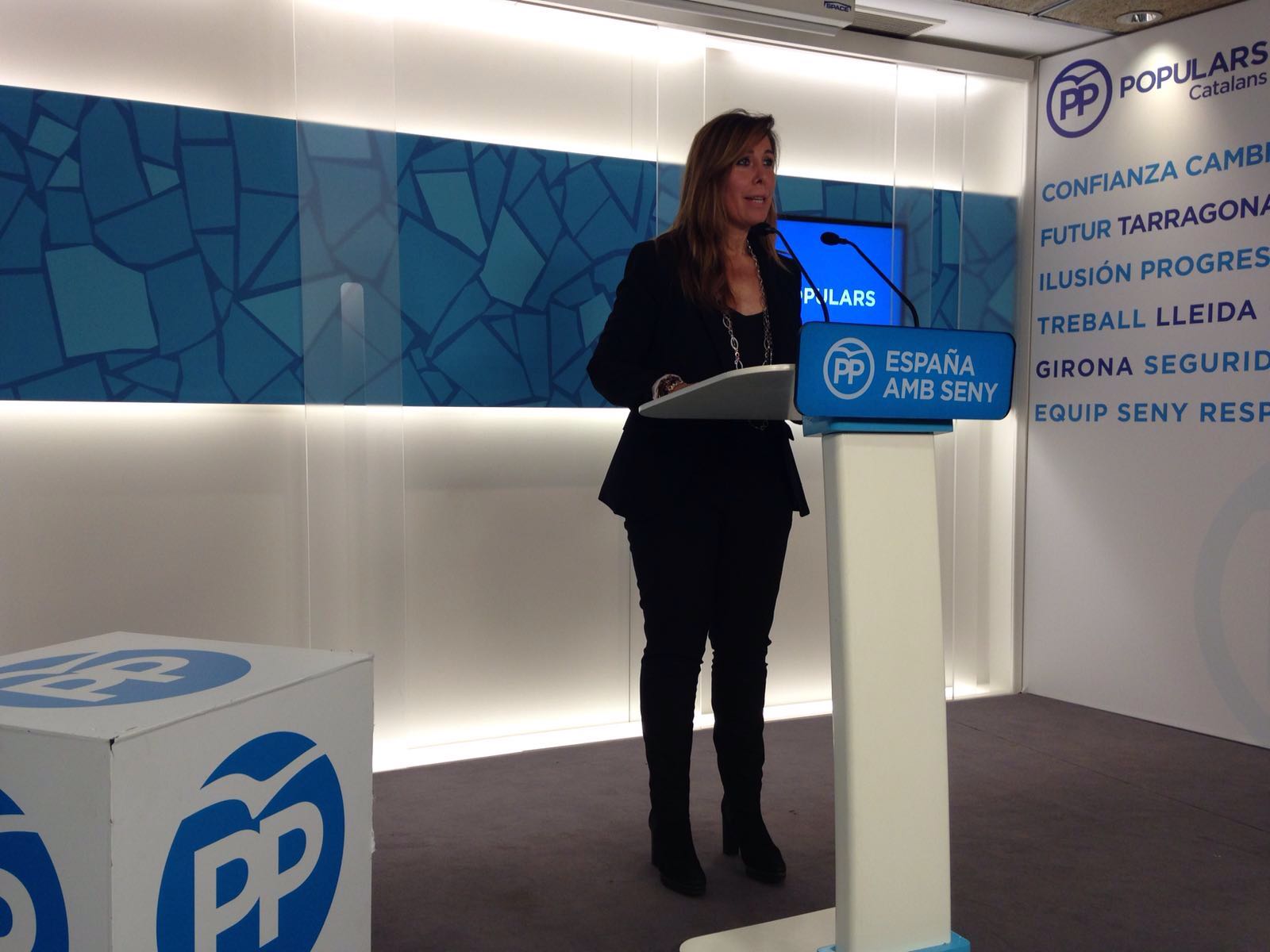 Camacho tilda CDC de "sopa de letras" abducida por la CUP