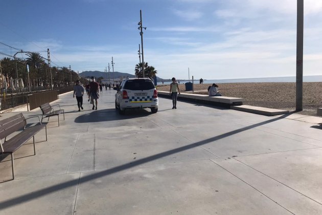 Badalona passejar coronavirus policia