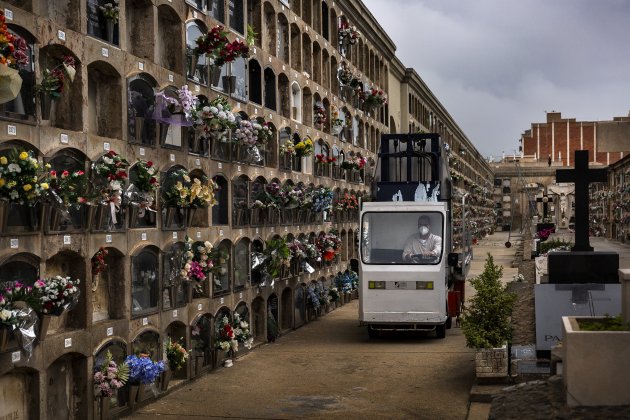 Cementerio de Poblenou coronavirus mascarilla - Sergi Alcàzar