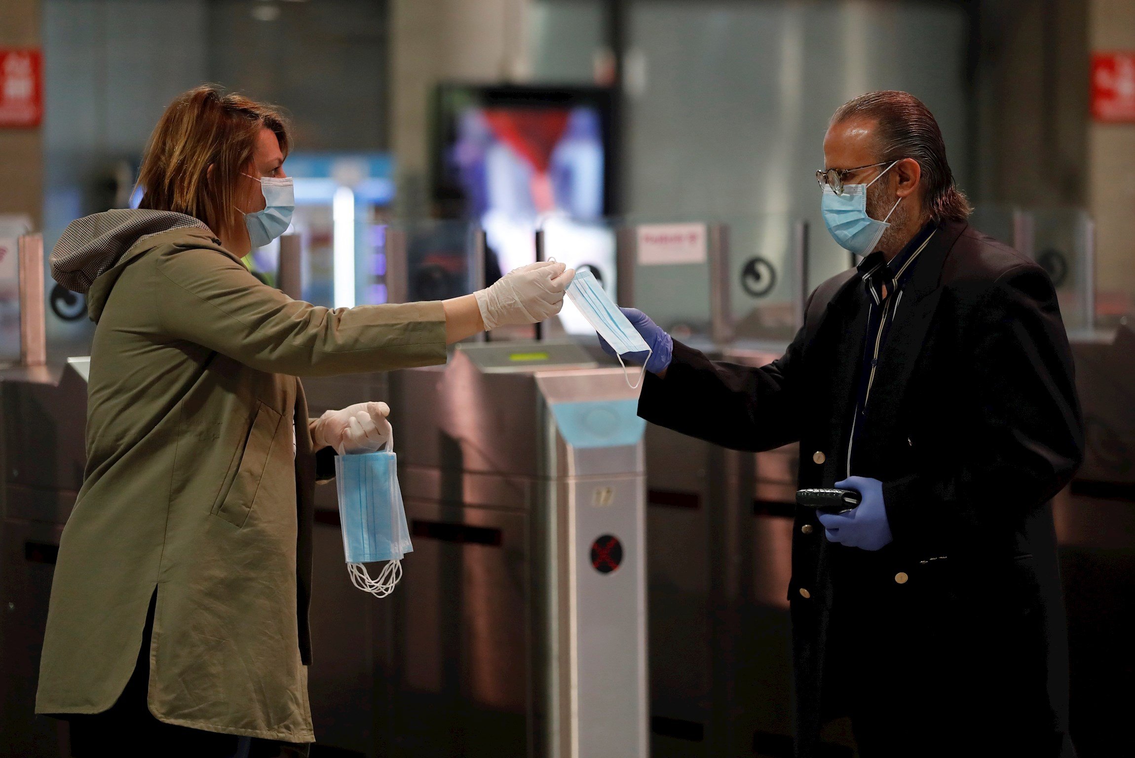 Mascarillas coronavirus estaciones Atocha Madrid EFE