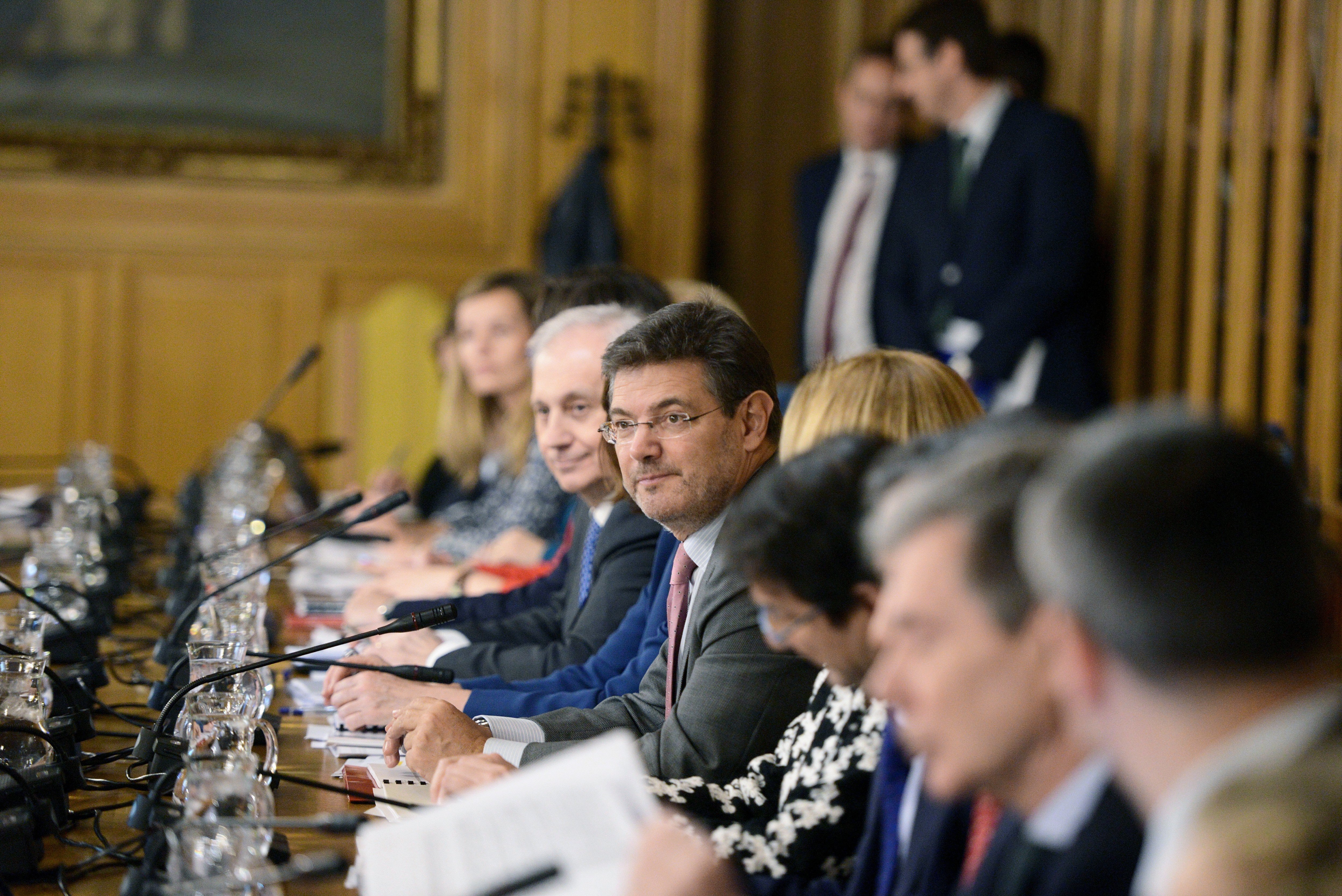 Mundó se queja a Catalá de los sobrecostes impuestos a la Justicia
