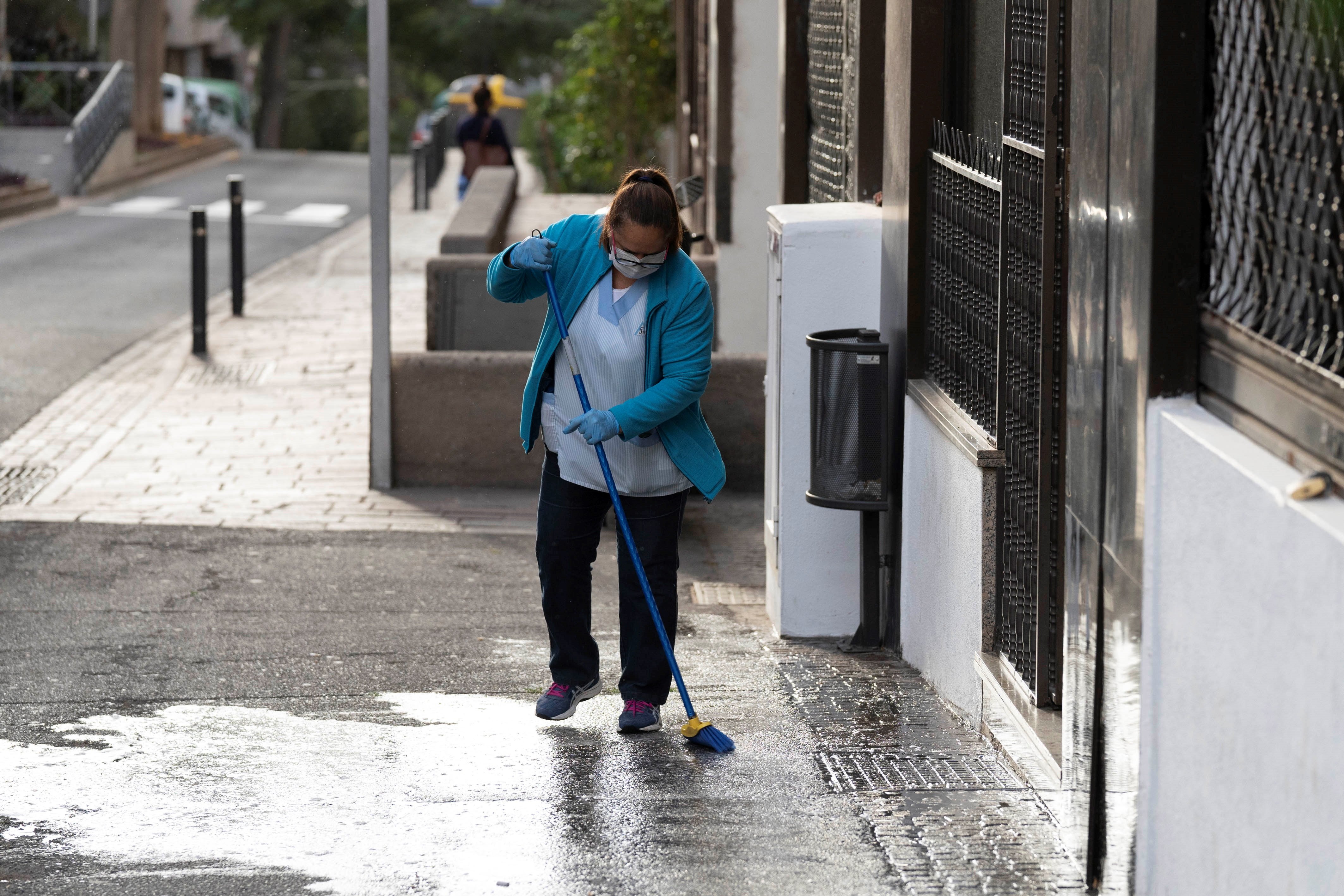 Las mujeres siguen asumiendo las tareas domésticas durante el confinamiento