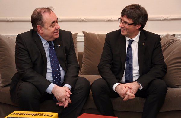 Puigdemont, a Salmond: "Para la vía escocesa el Estado español debería hacer como el Reino Unido"