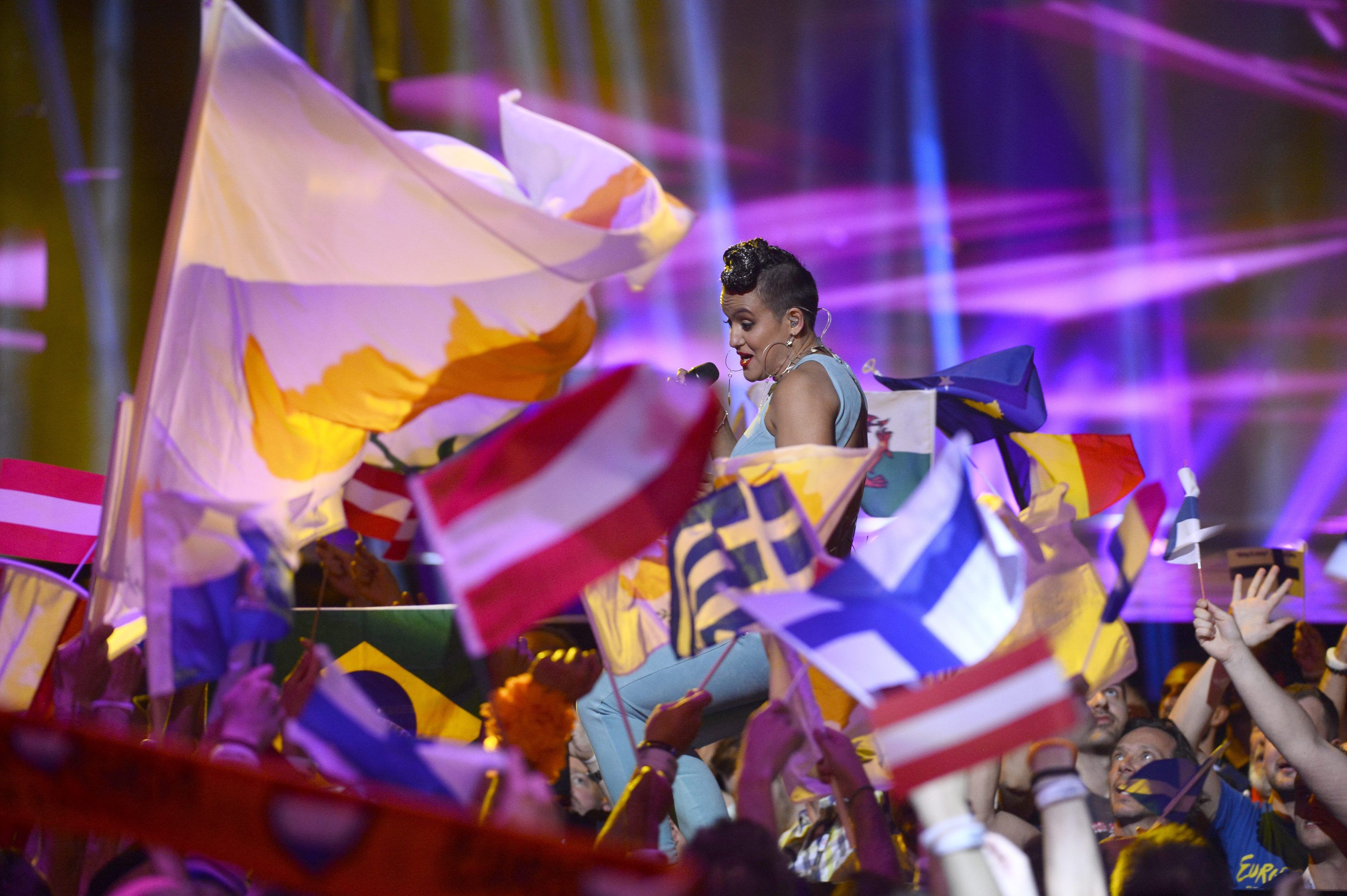 Les banderes es mengen Eurovisió