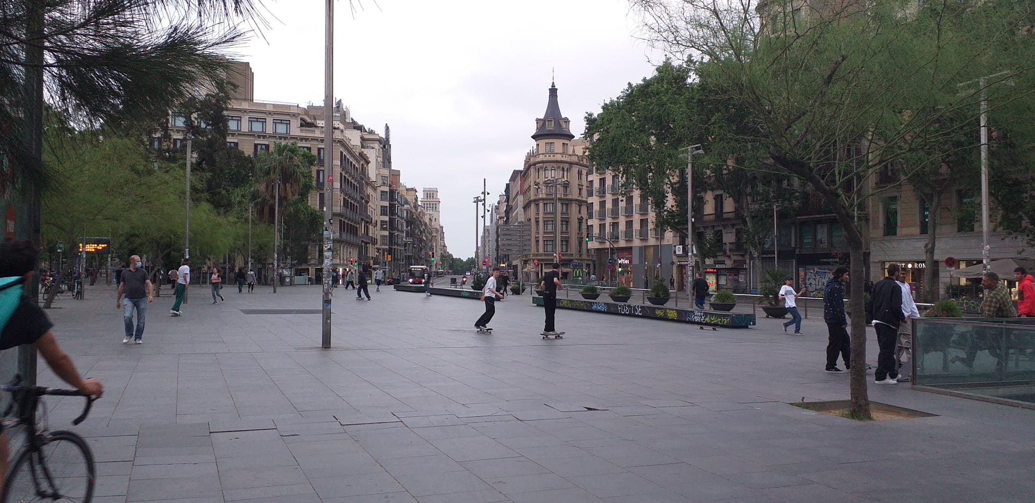 El Nacional plaça universitat anna falgàs