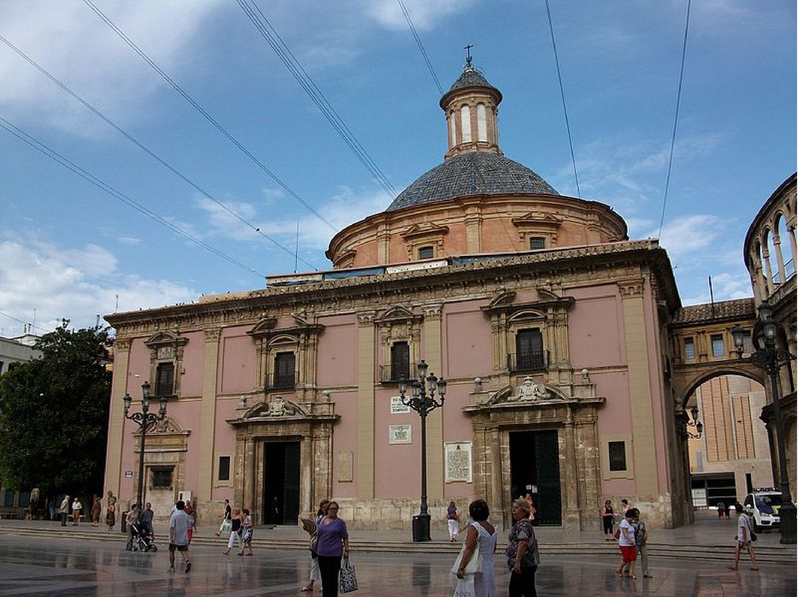 Cañizares abre la basílica de la Virgen de los Desamparados a pesar de la Covid