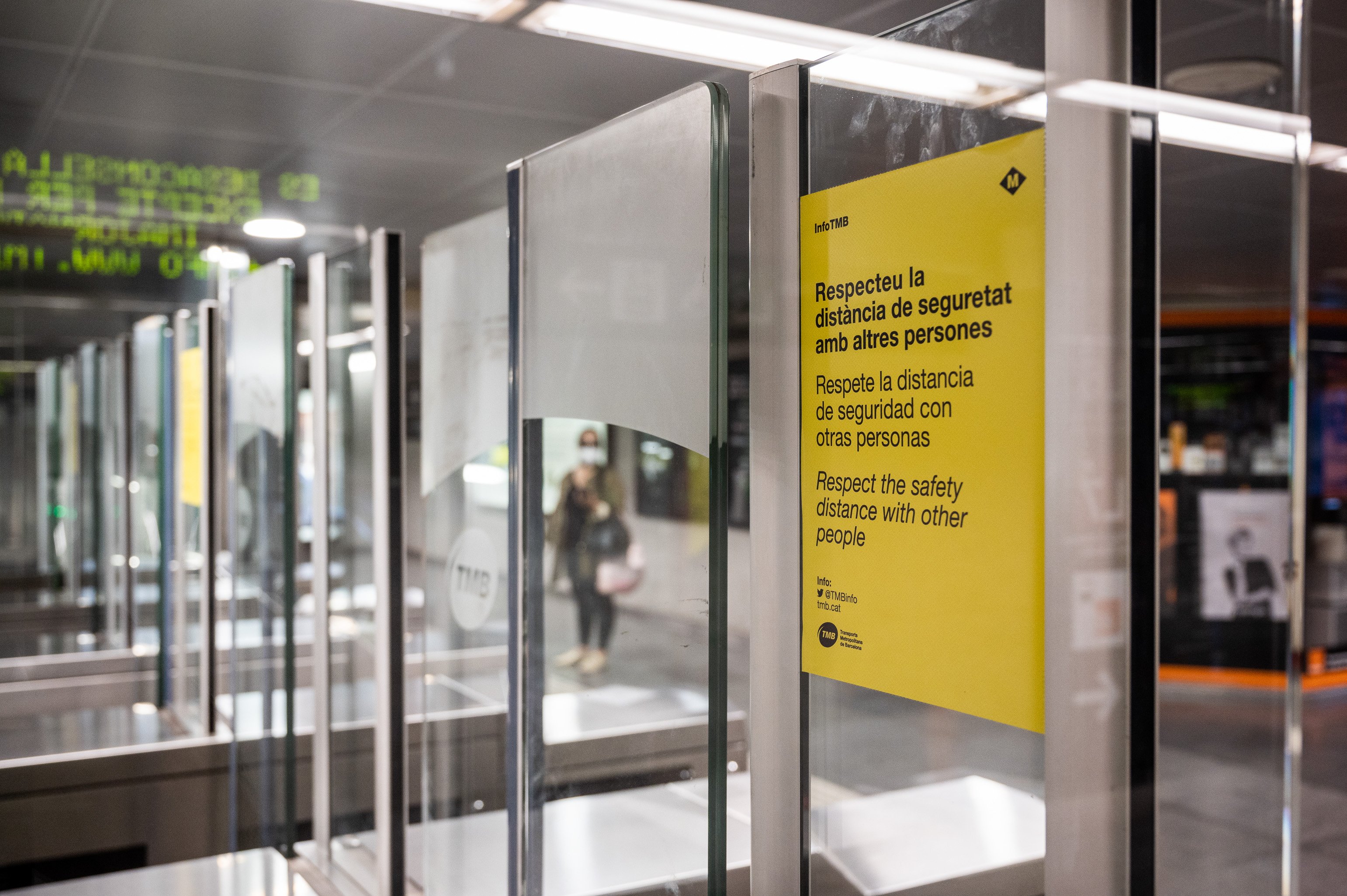 Barcelona tindrà màquines de venda de mascaretes al metro