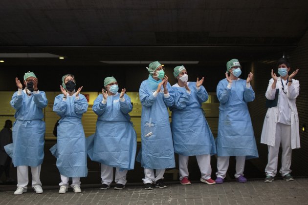 Coronavirus Hospital Sant Pau aplaudiments infermeres epis bossa escombraries proteccions - Sergi Alcazar