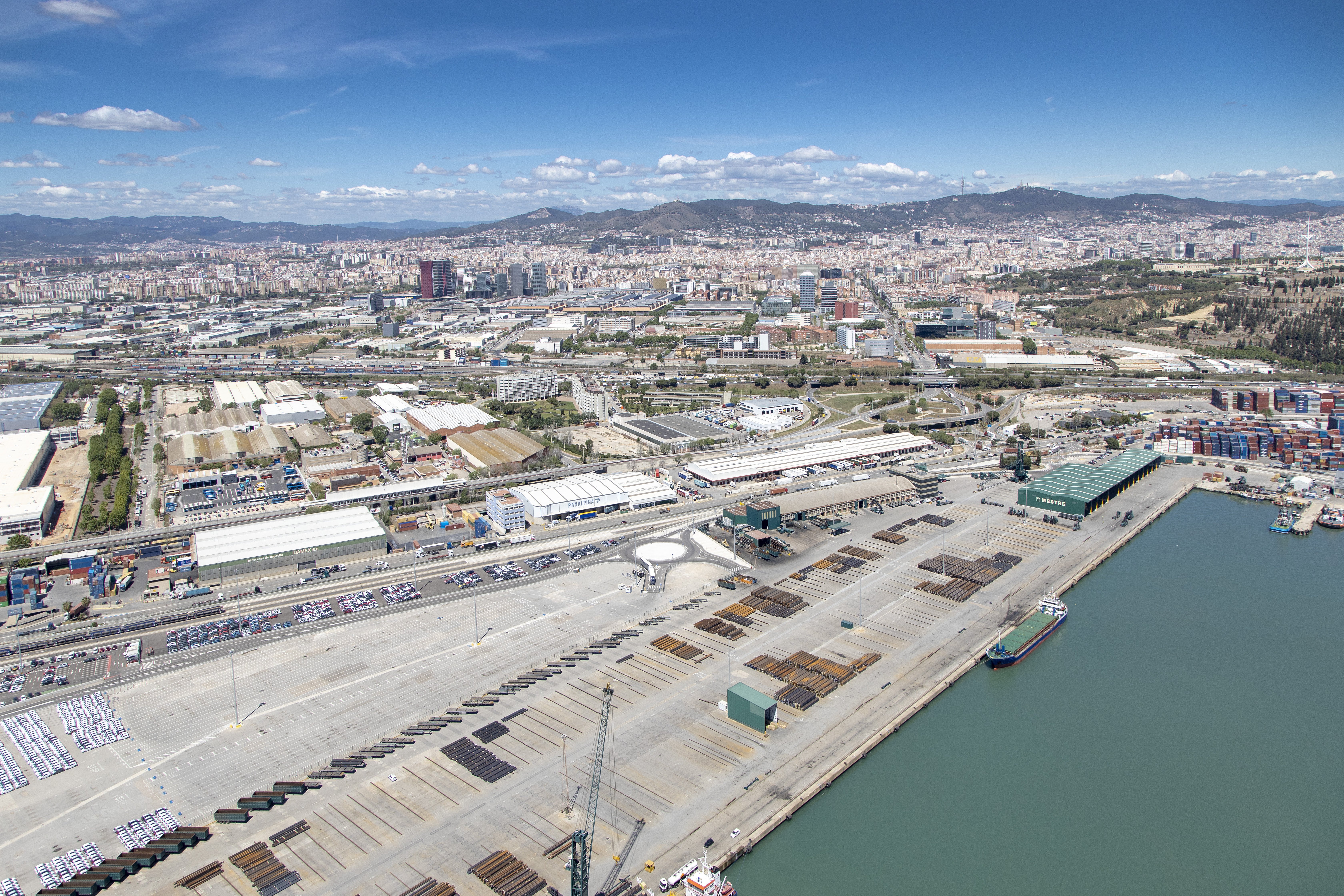 El govern espanyol limita l'entrada a l'Estat a cinc aeroports i vuit ports