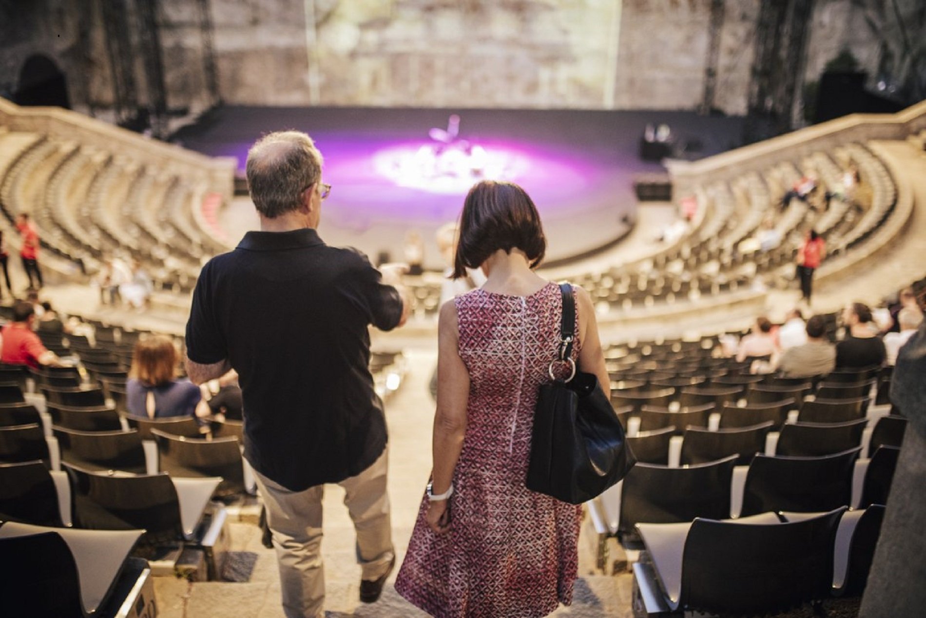 Barcelona contratará compañías locales para el Grec