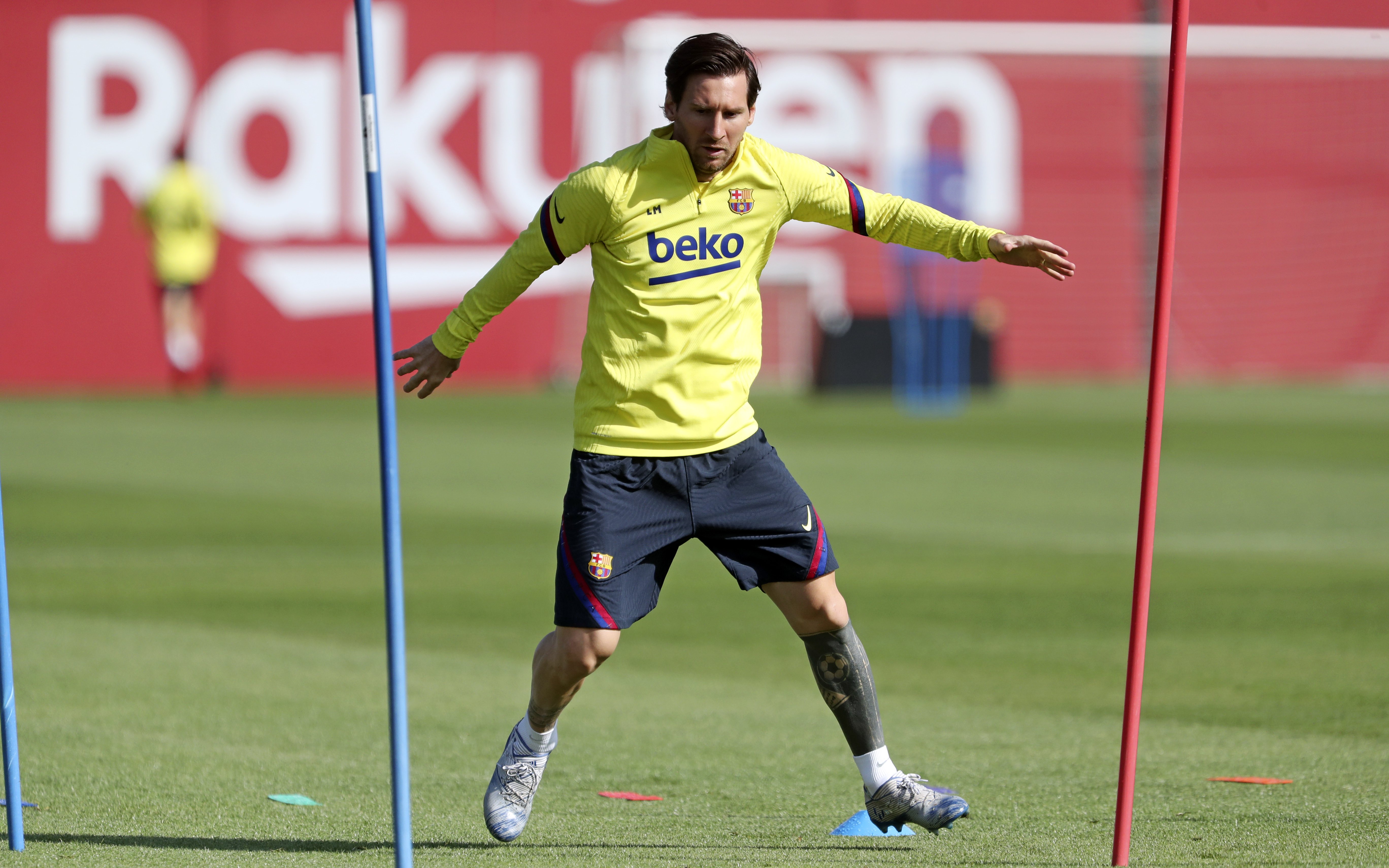 Messi entrena en solitario y se queda en el gimnasio