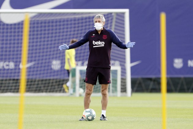 Quique Setien mascarilla Barca entrenamiento FC Barcelona