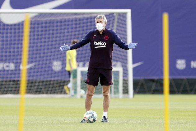 Quique Setien mascareta Barca entrenament FC Barcelona