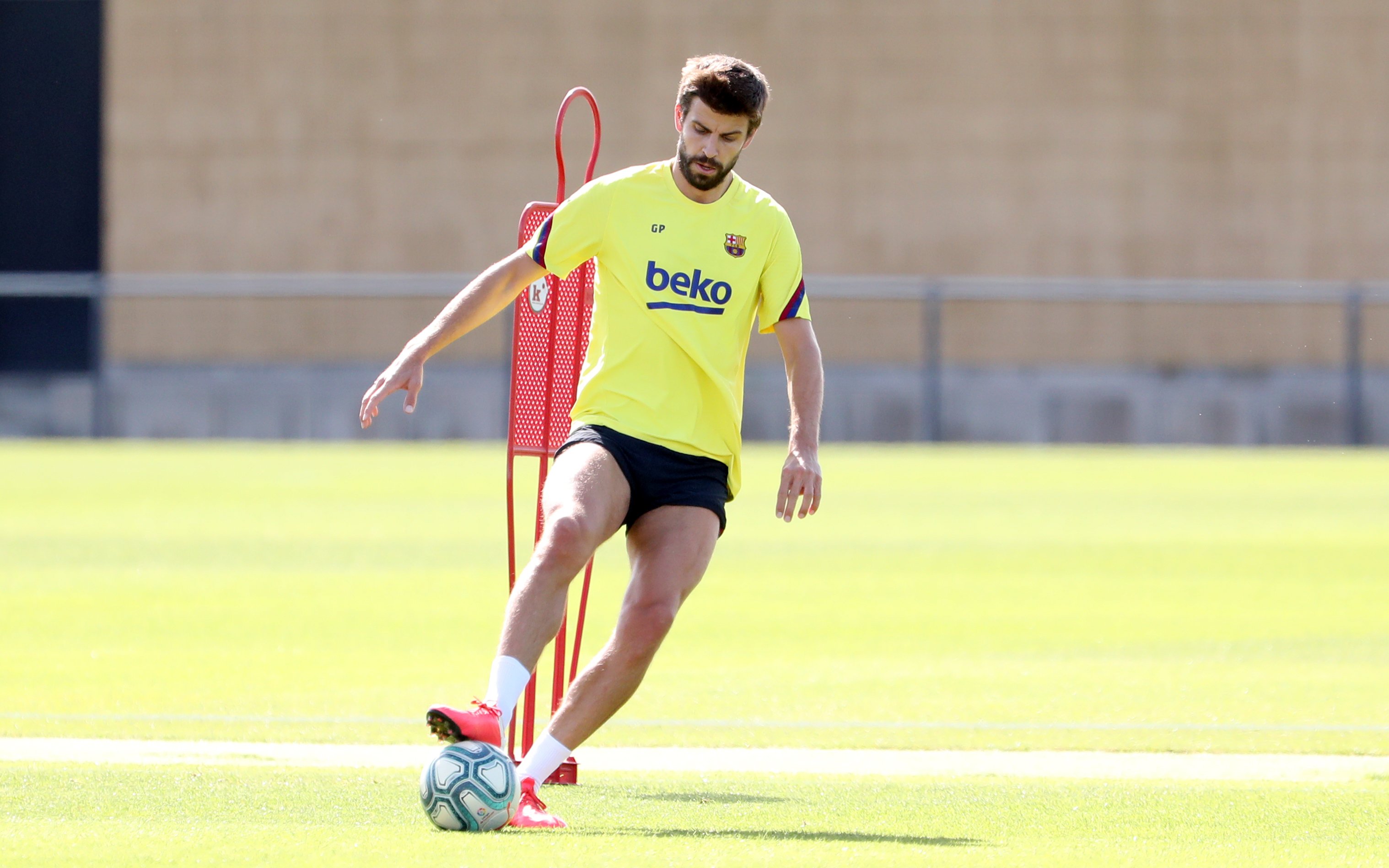 Piqué es reuneix amb el govern espanyol