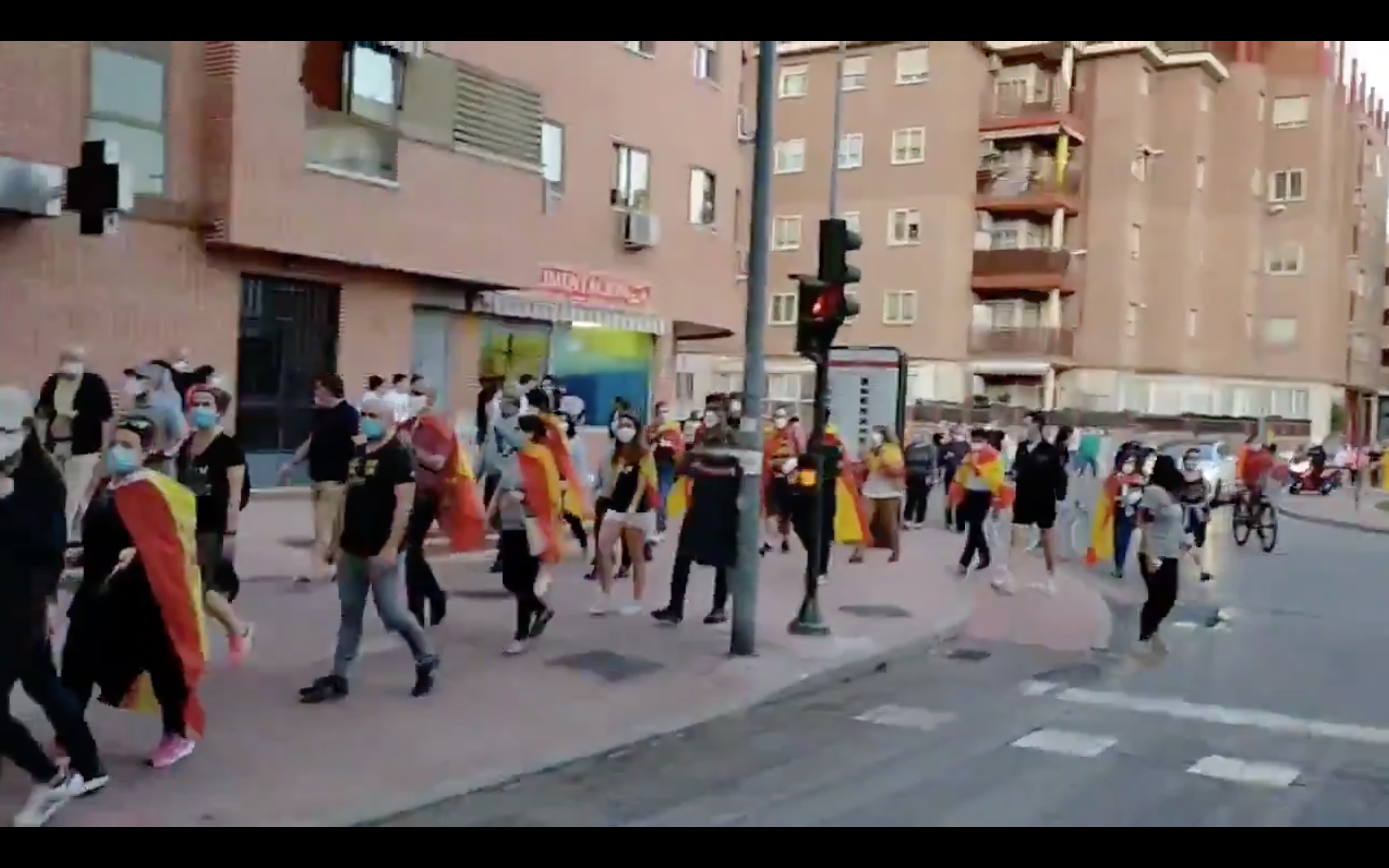 VÍDEO | Coronapijos y ultras, a sus anchas por Alcalá de Henares