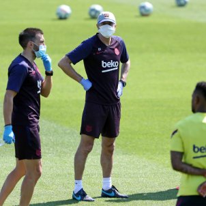 Setien mascareta Barca entrenament FC Barcelona Setien mascareta Barca entrenament FC Barcelona