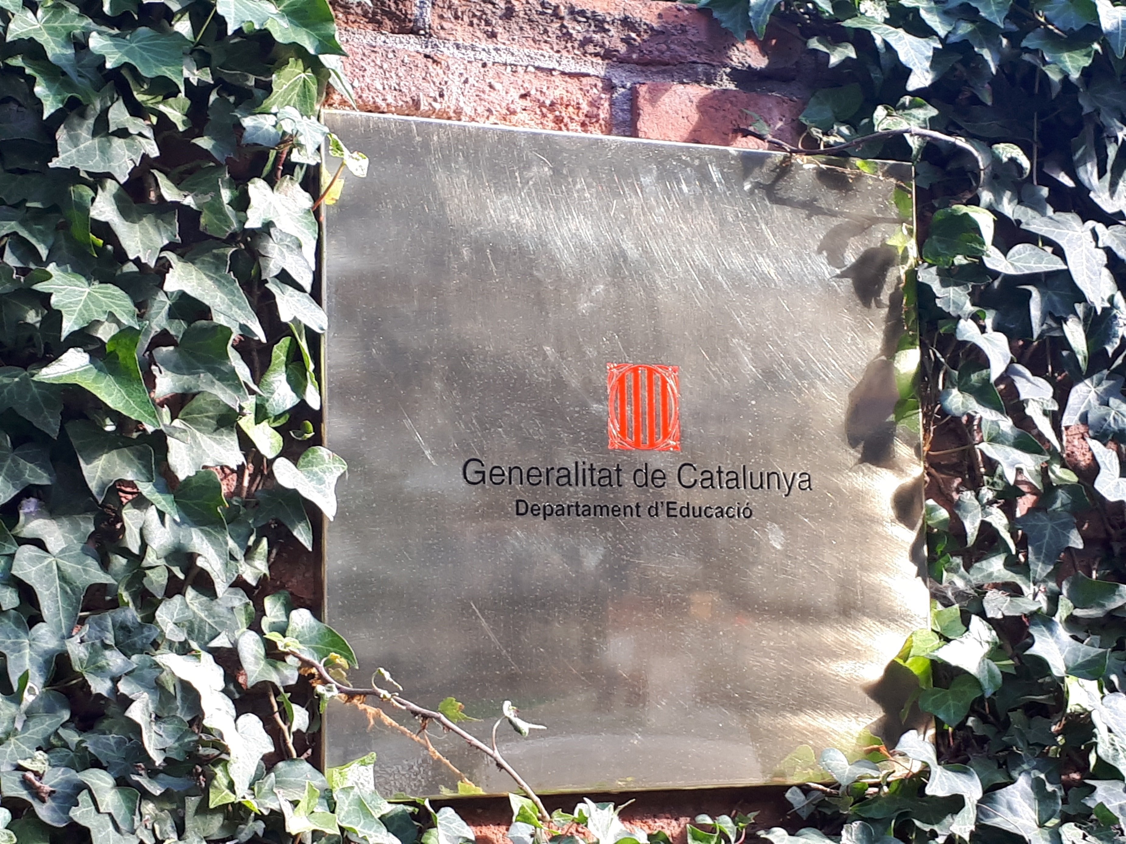 Les escoles reobren per a la preinscripció amb cita prèvia