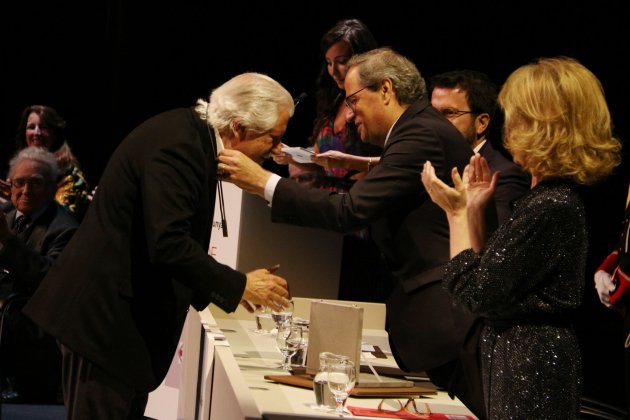 Lluís Juste de Nin recibe la Cruz de Sant Jordi de manos del presidente Quim Torra/ACN