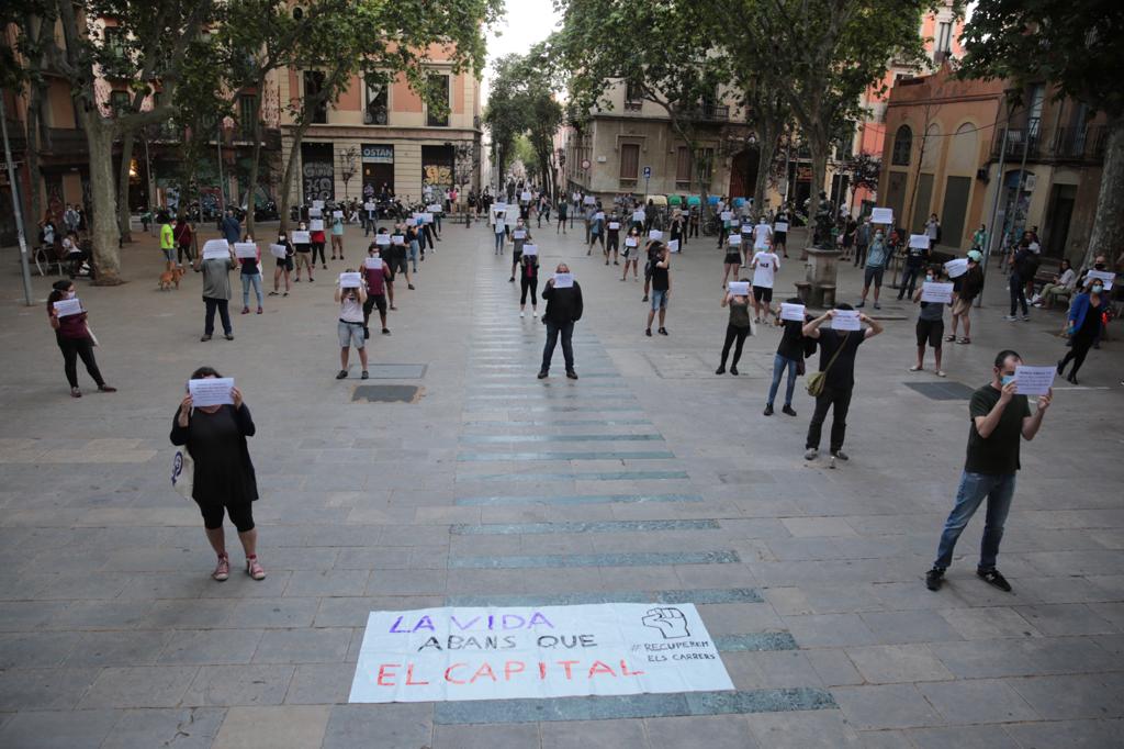 Segona tarda de manifestació al centre de Gràcia amb forta presència policial