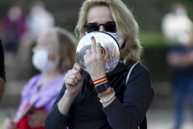 Senyora manifestant espanyolista bandera dit botifarra GTRES